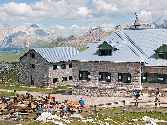 Schlernkirchtag: Berggottesdienst in der Kassianskapelle mit Kirchtagsfest Völs am Schlern 1 suedtirol.info