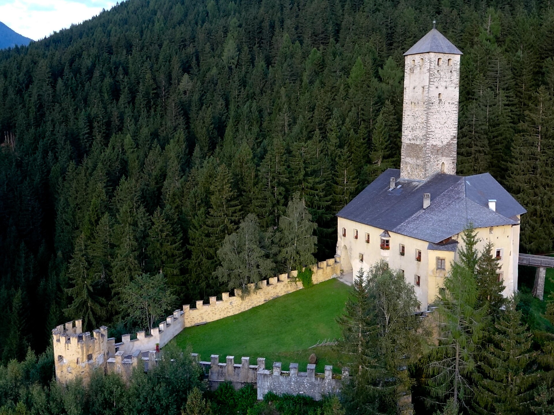 Welsperg Castle in Monguelfo: Castle Visit Welsberg-Taisten/Monguelfo-Tesido 3 suedtirol.info