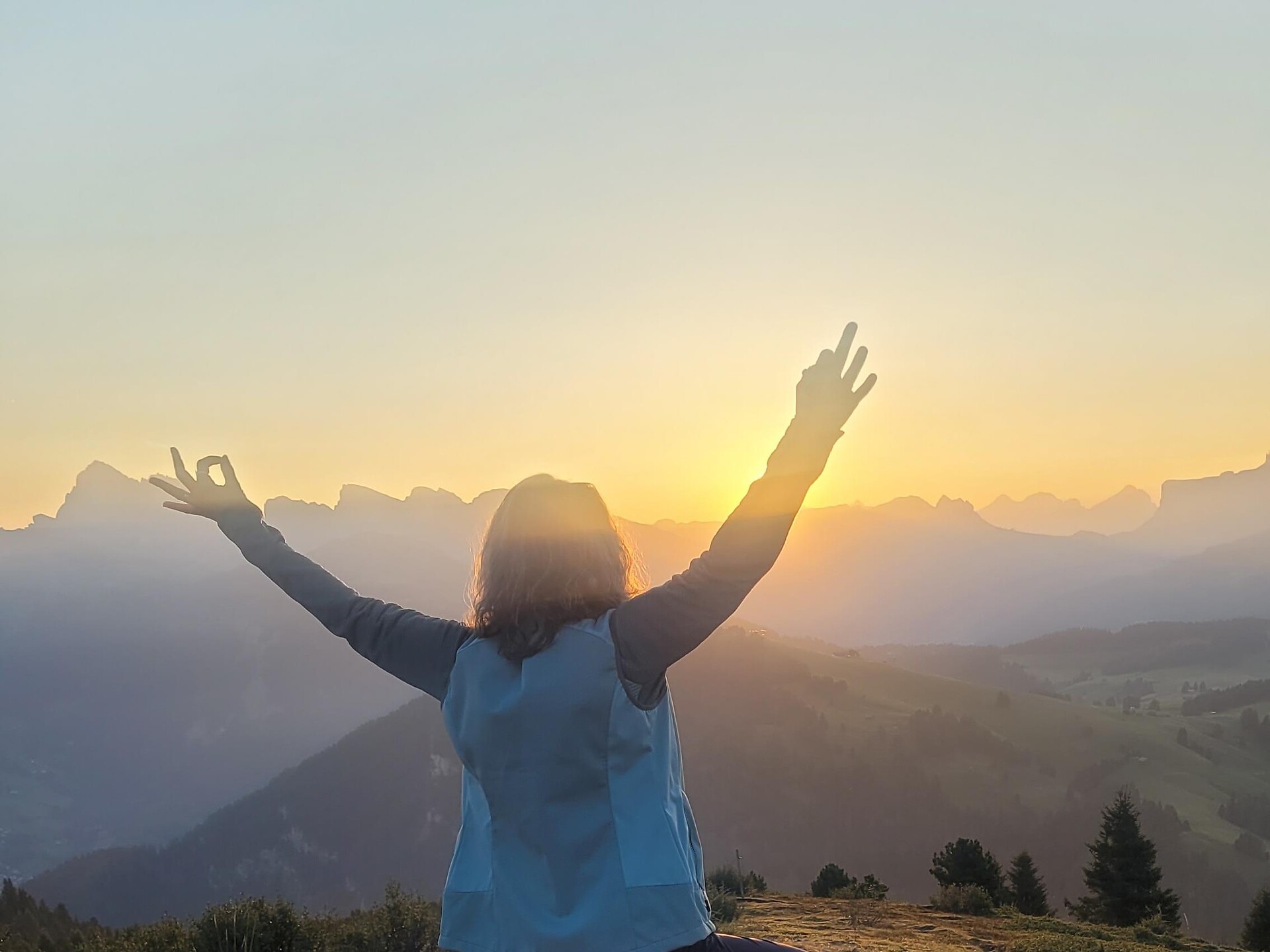 Sonnenaufgangswanderung mit Frühstück & Yoga Walking - Dolomitenregion Seiser Alm - #1 - suedtirol.info
