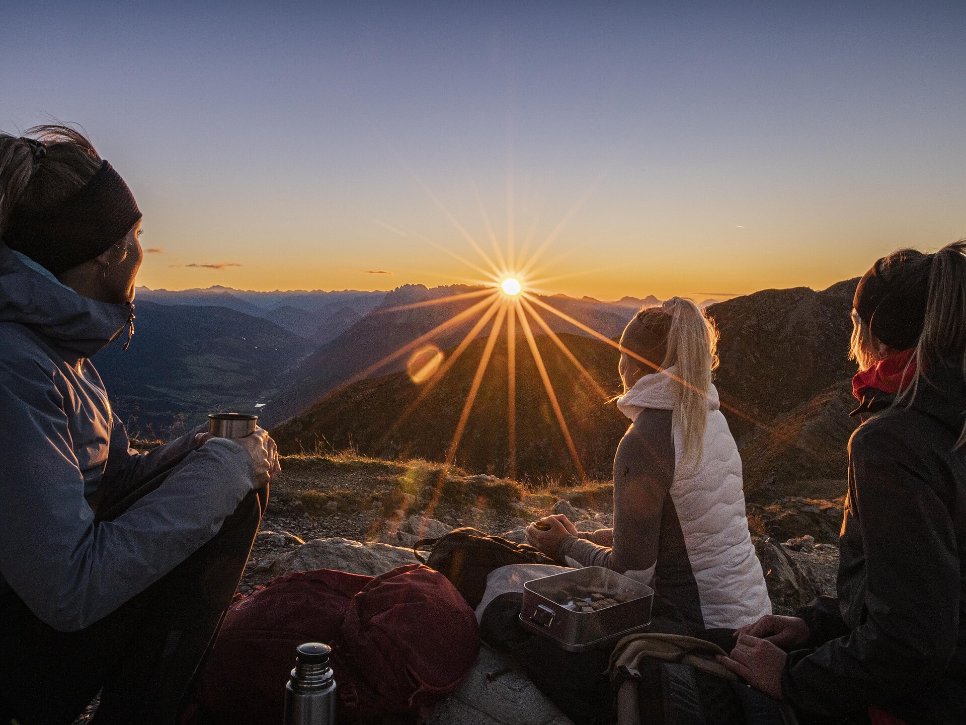 L'alba in vetta al Monte Elmo San Candido 1 suedtirol.info