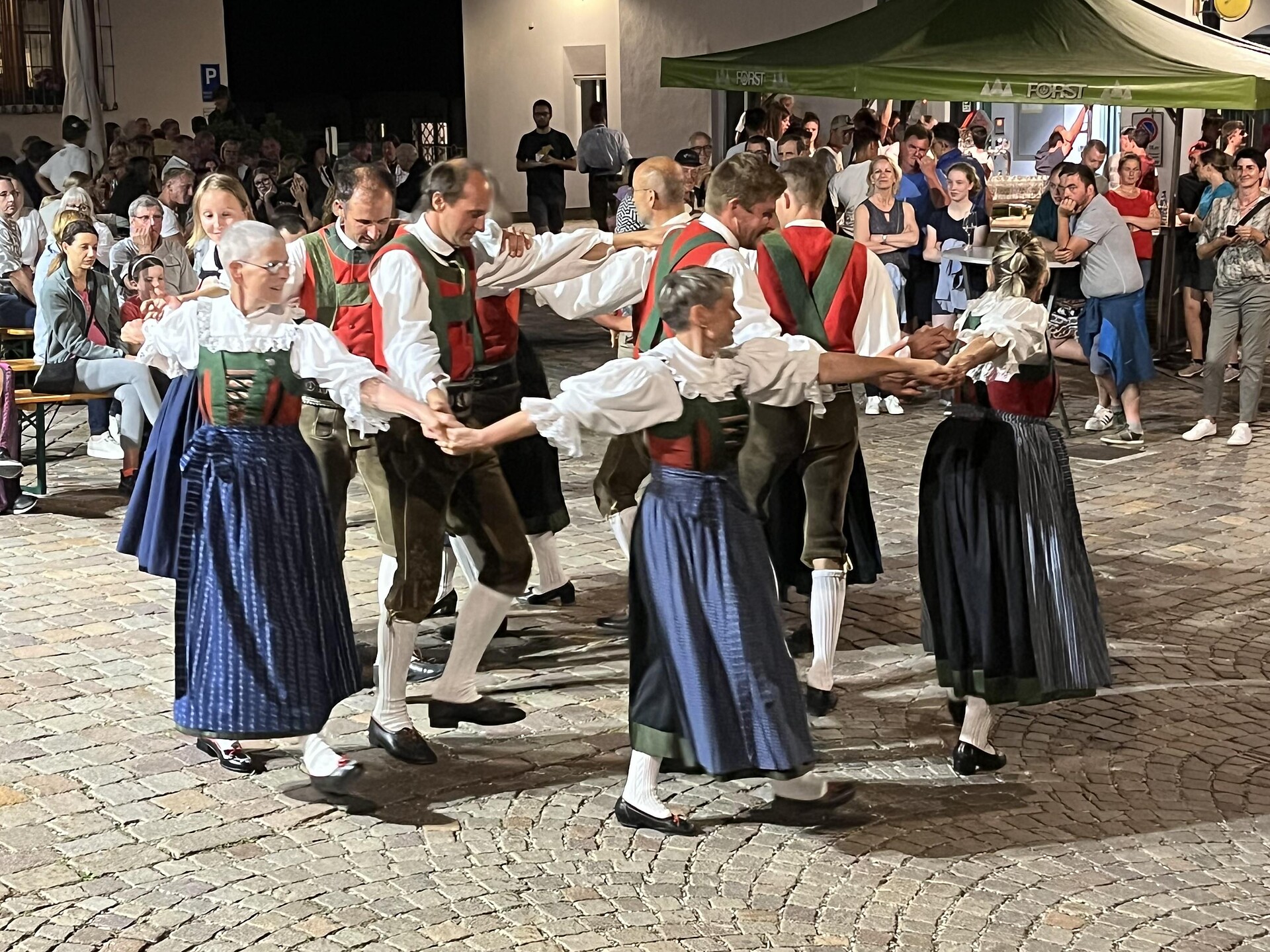 Sommernächte in Deutschnofen - Volkstümlicher Abend mit Tanz und Musik Deutschnofen 1 suedtirol.info
