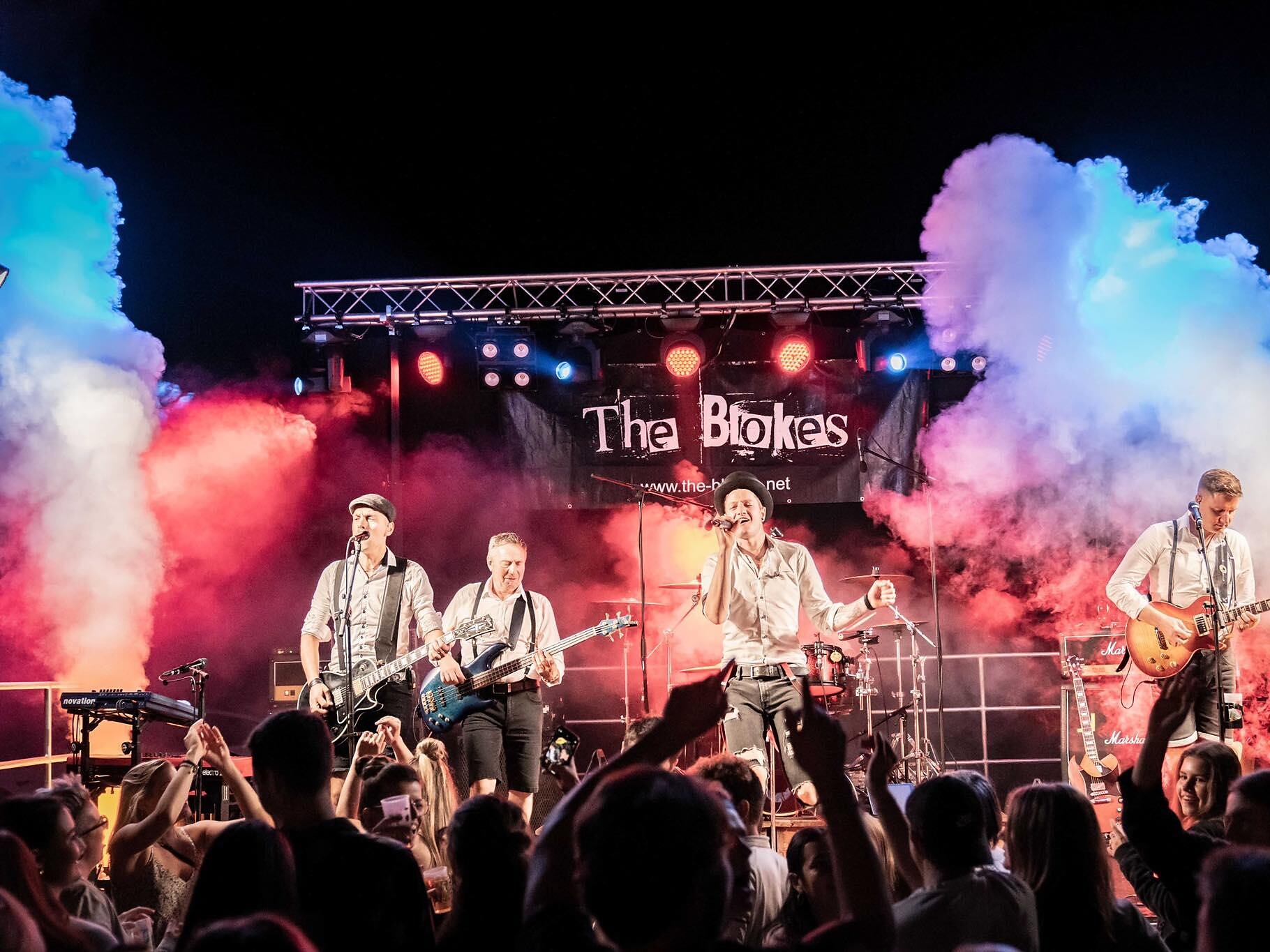 Red Bull X-Days 2025 | Serata d'estate con il gruppo "The Blokes" a Scena Scena 1 suedtirol.info