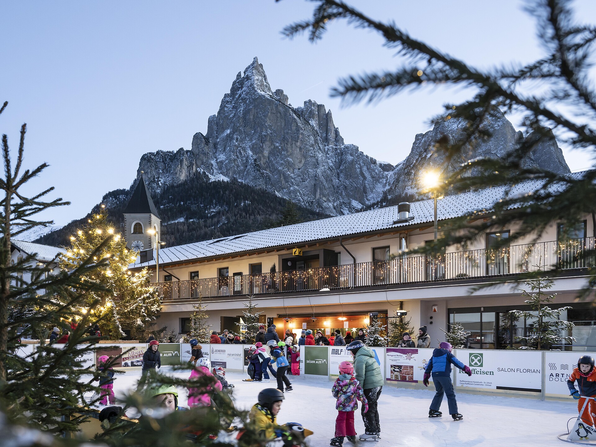 Seis ON ICE - Opening ice skating rink with concert by "Sunseida" - Dolomites Region Seiser Alm - #1 - suedtirol.info