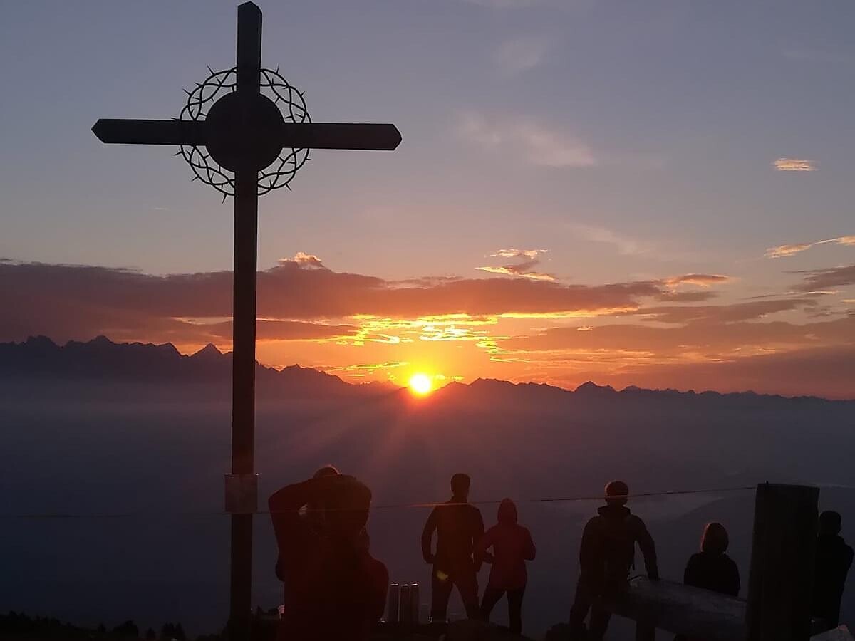 Sonnenaufgang mit Morgengruss Lüsen 1 suedtirol.info