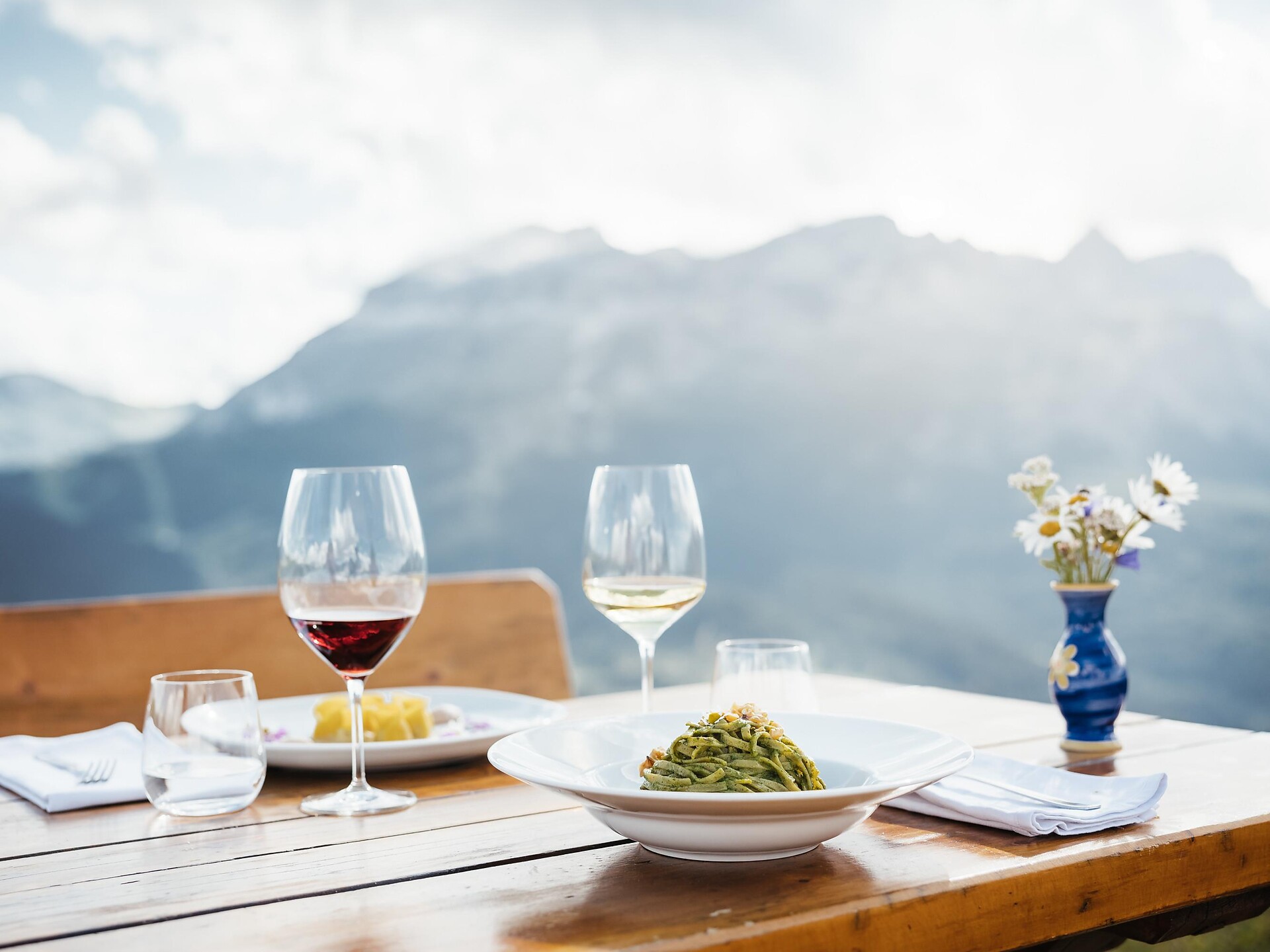Saus dl'Inrosadöra - Dinner at sunset Badia 1 suedtirol.info