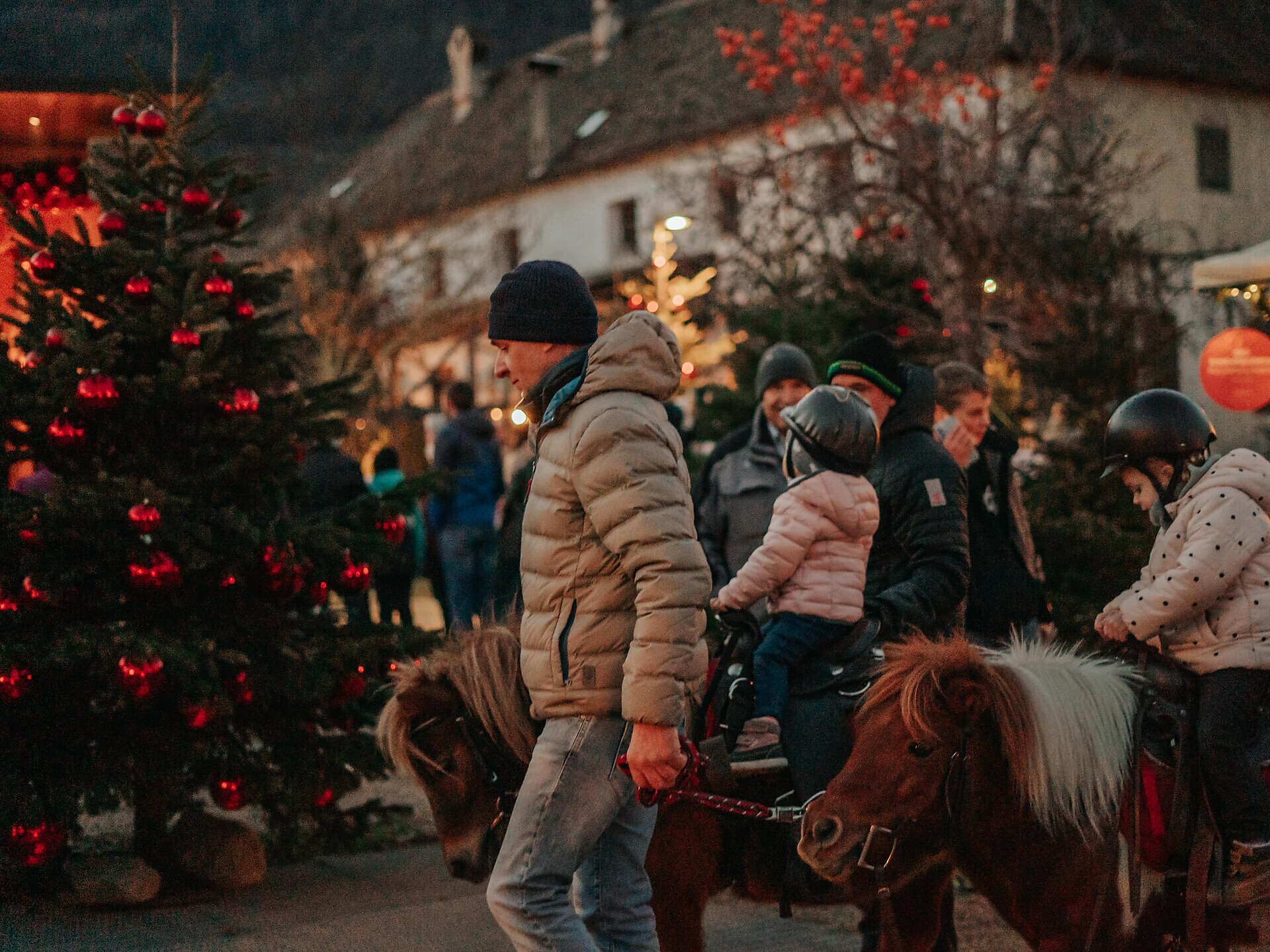 Sterntaler Christmas market - Pony riding for children - Meran/Merano and environs - #2 - suedtirol.info