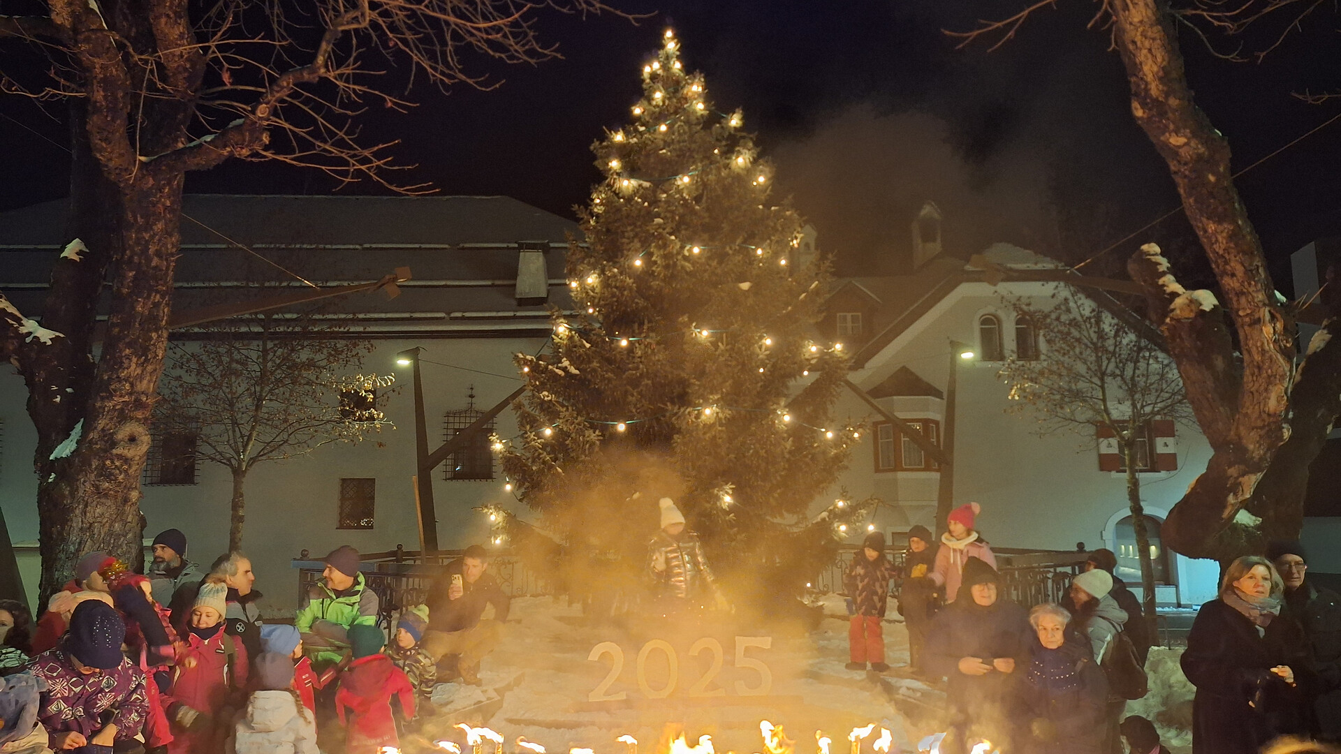 Traditional torchlight-procession in Monguelfo -  - #3 - suedtirol.info