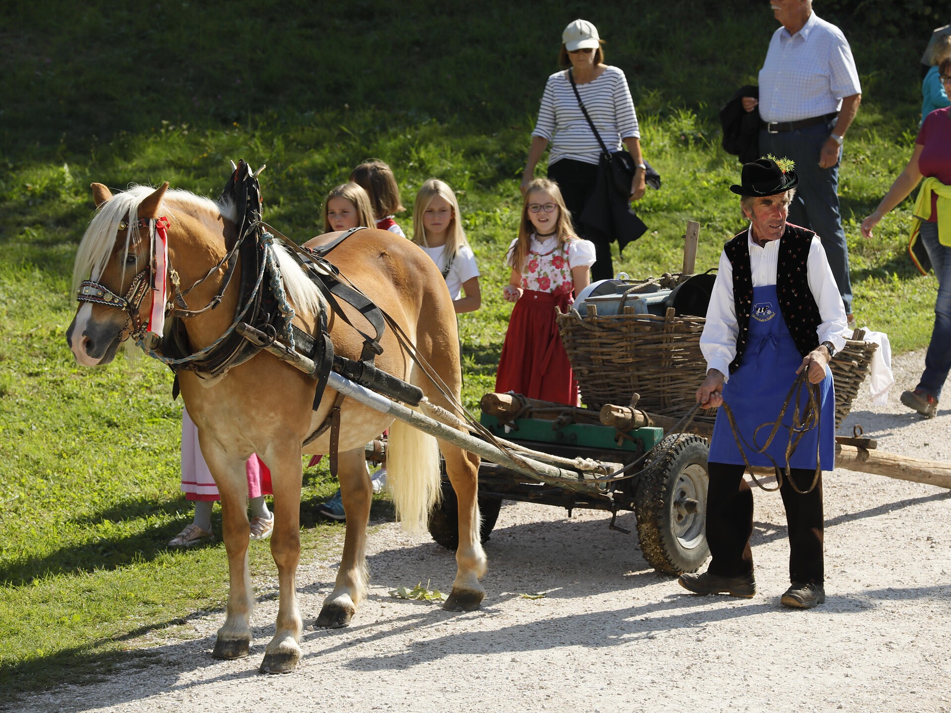 Traditioneller Völser Almabtrieb mit anschließendem Festbetrieb Völs am Schlern 1 suedtirol.info
