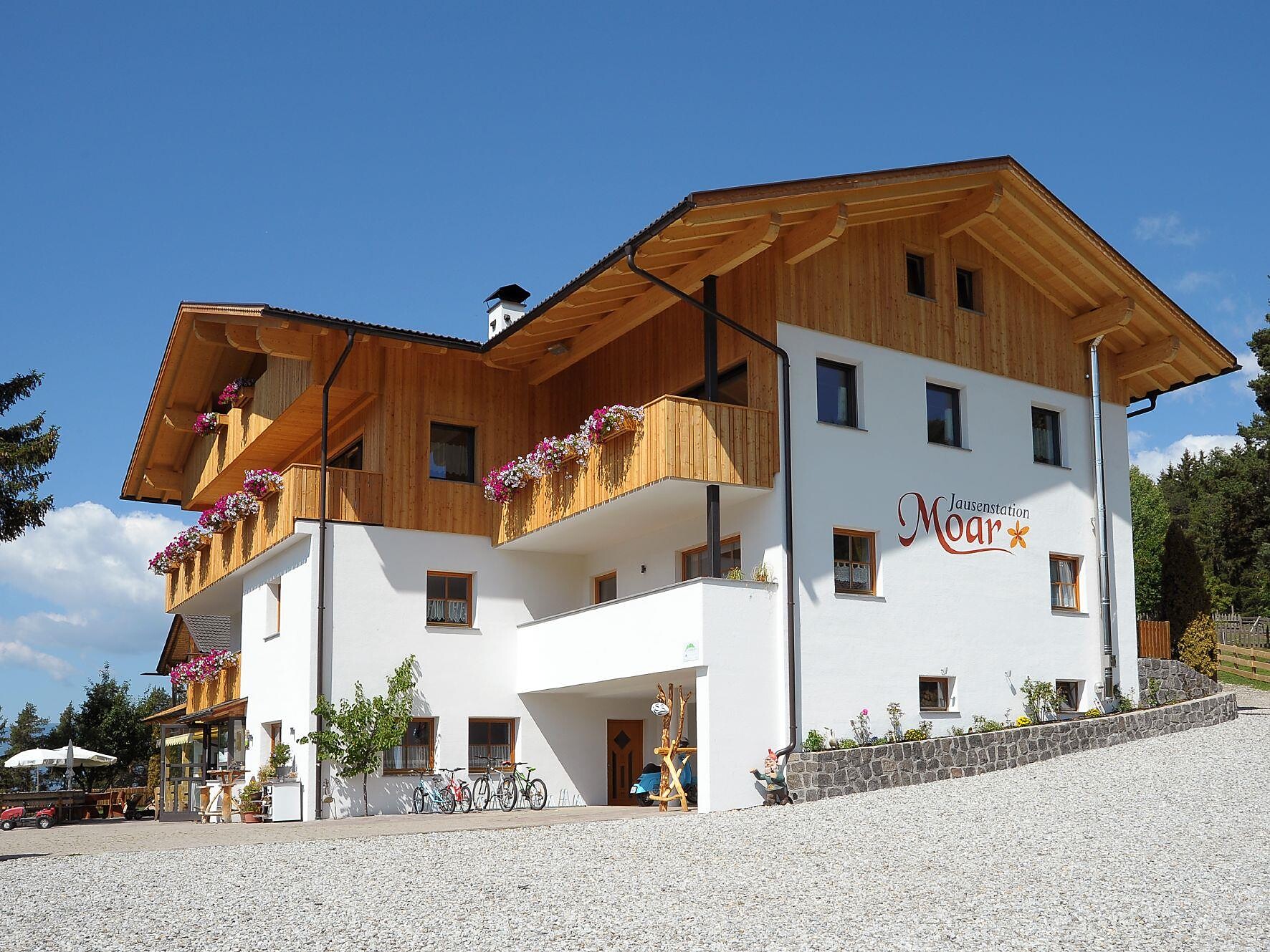 Festa mattutina al Ristoro Moar - Regione dolomitica Val di Funes - #1 - suedtirol.info