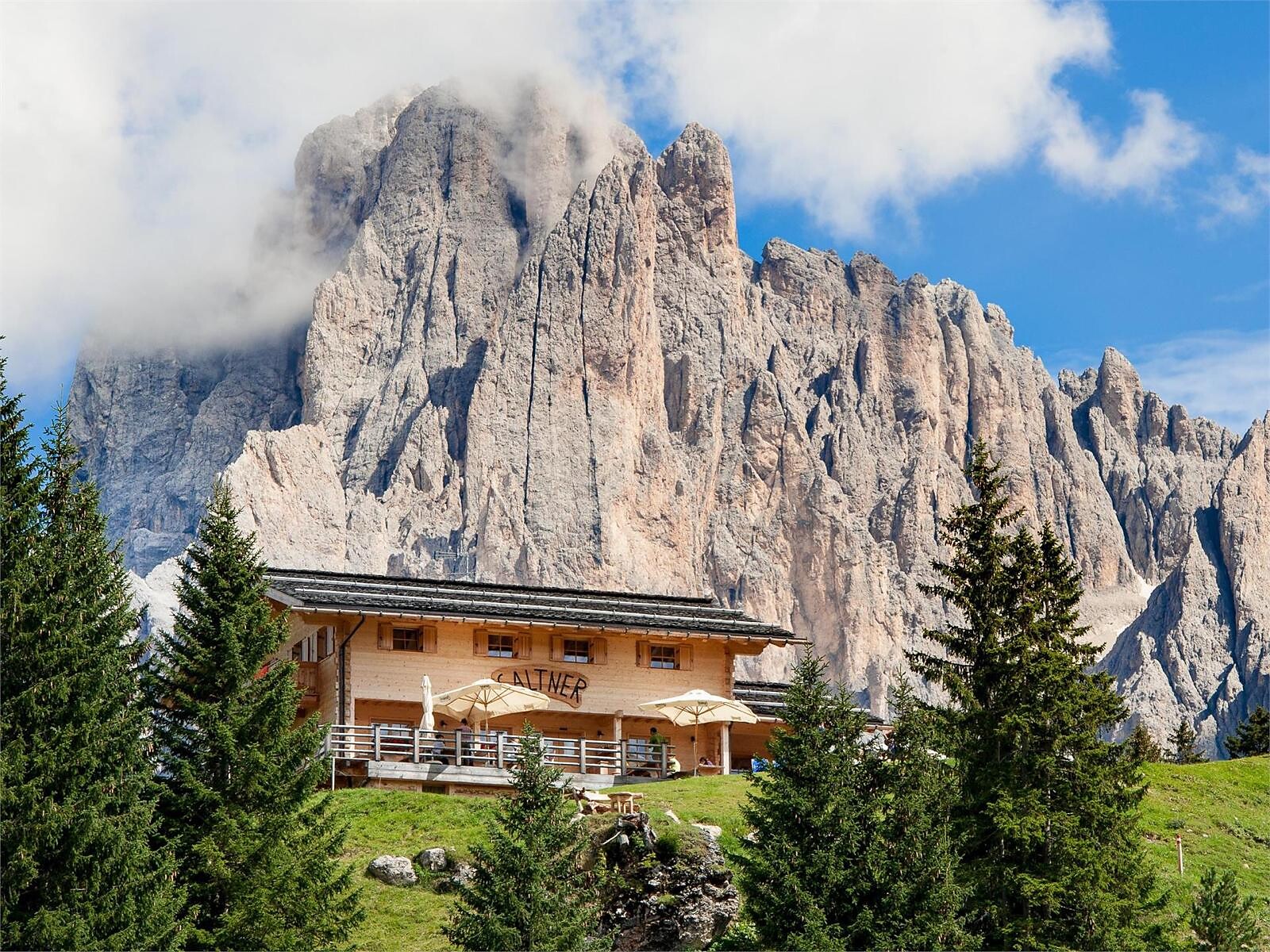 Traditional alp dance at the Saltner mountain hut in Saltria - Dolomites Region Seiser Alm - #1 - suedtirol.info