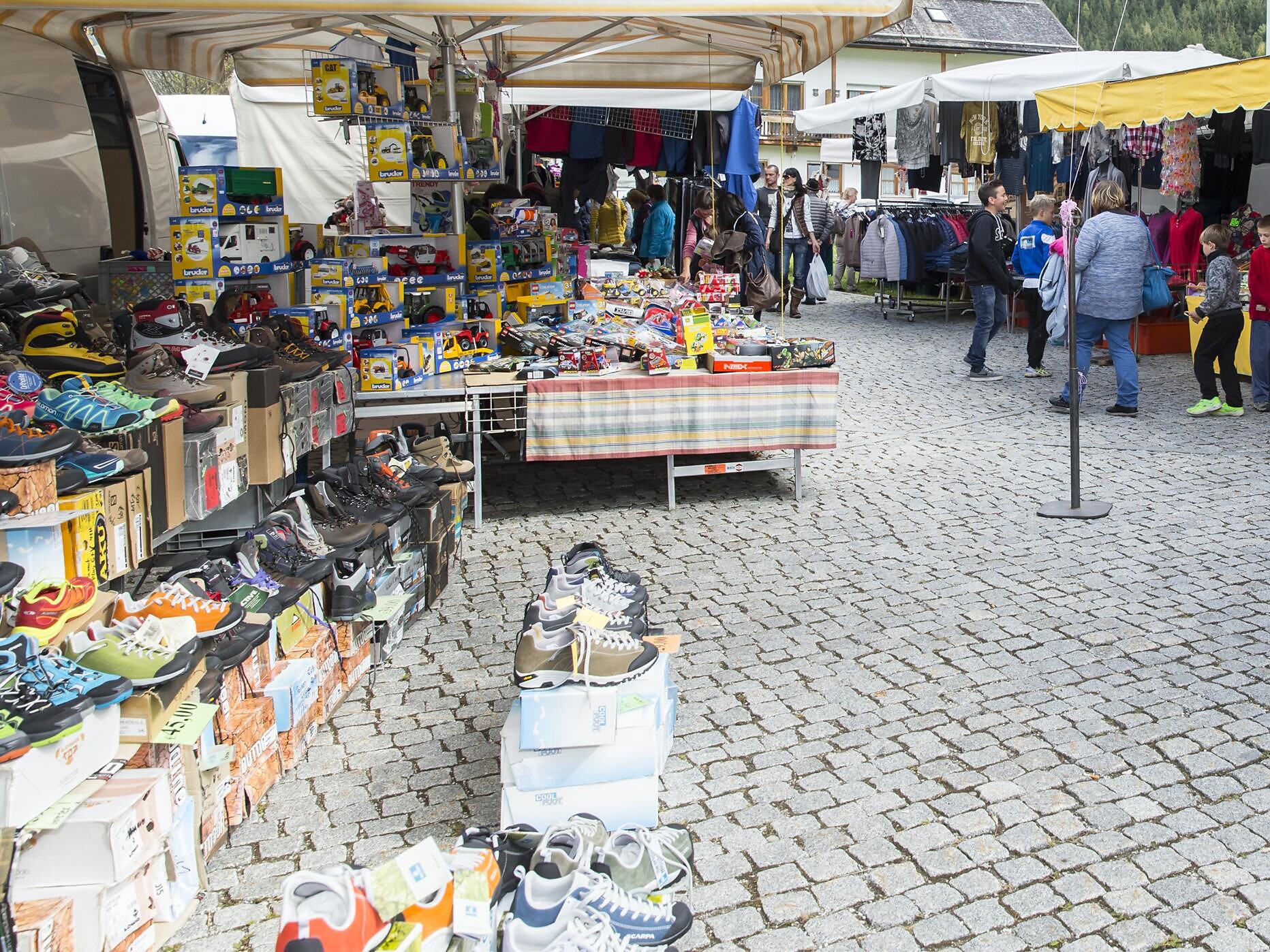 Tradizionale mercato annuale della Val Casies: Gsiesa Marschtl Valle di Casies 2 suedtirol.info
