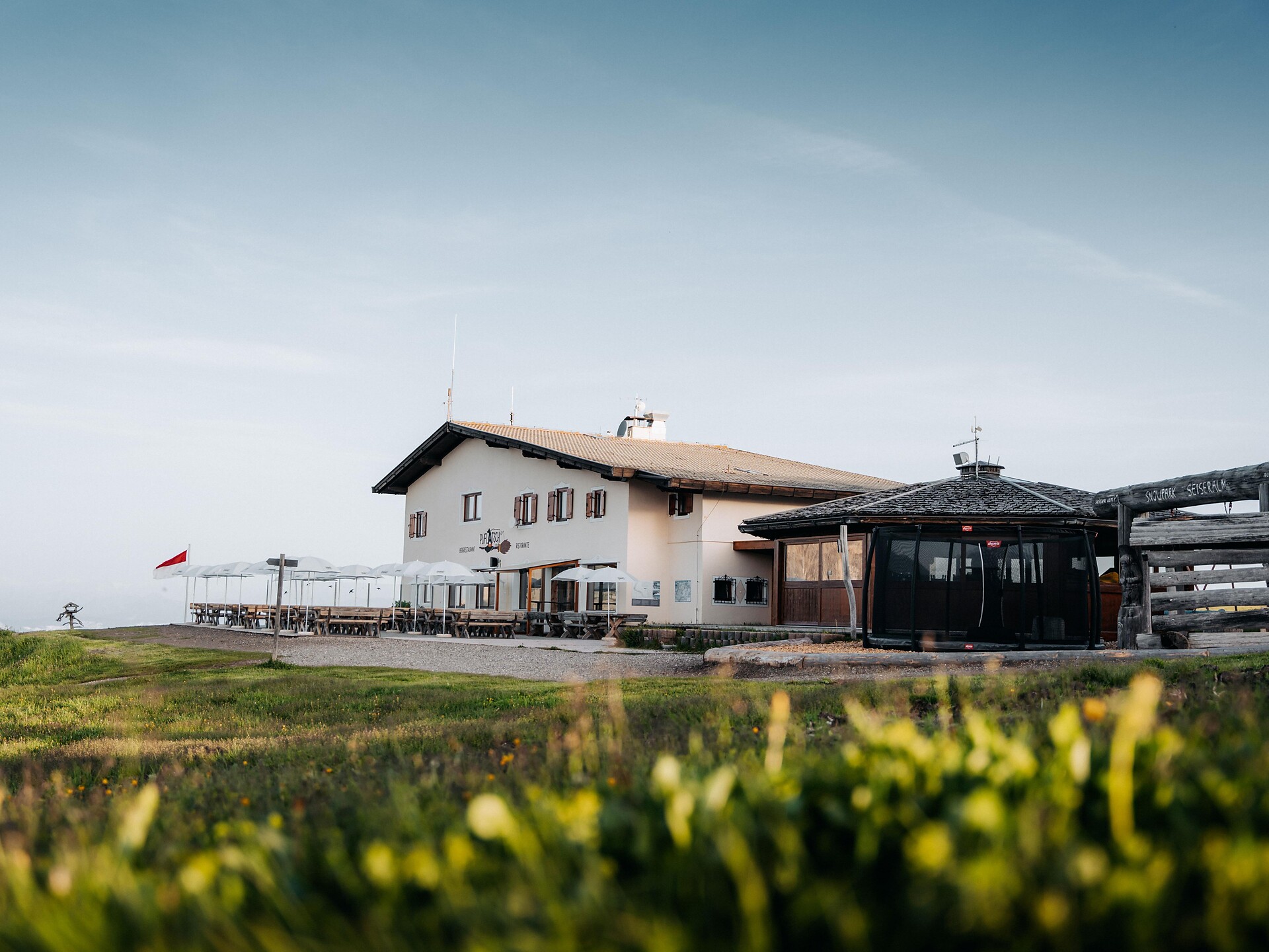 Traditional alp dance at the Puflatsch restaurant - Dolomites Region Seiser Alm - #1 - suedtirol.info