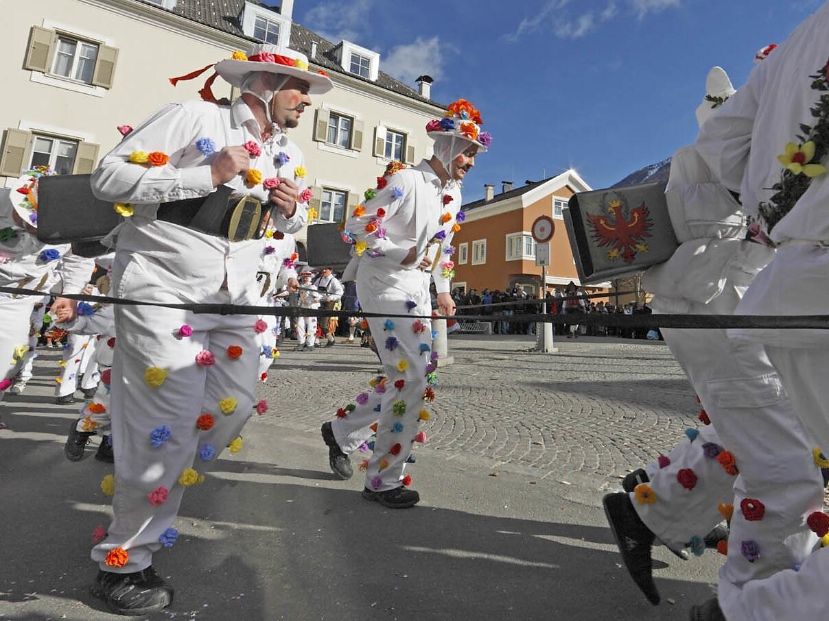The Traditional "Zussl" Race - Vinschgau/Val Venosta - #3 - suedtirol.info