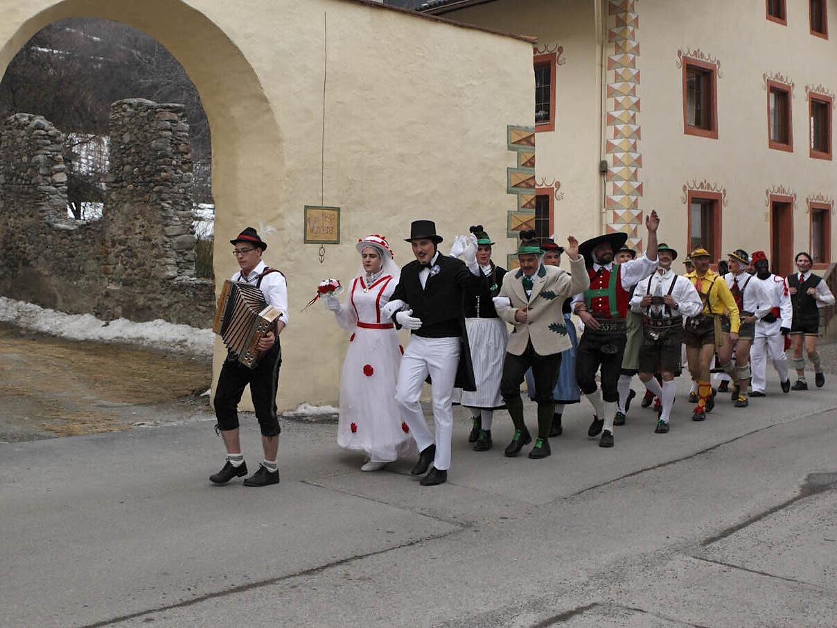 Traditioneller Maschgertanz in Prad - Vinschgau - #2 - suedtirol.info