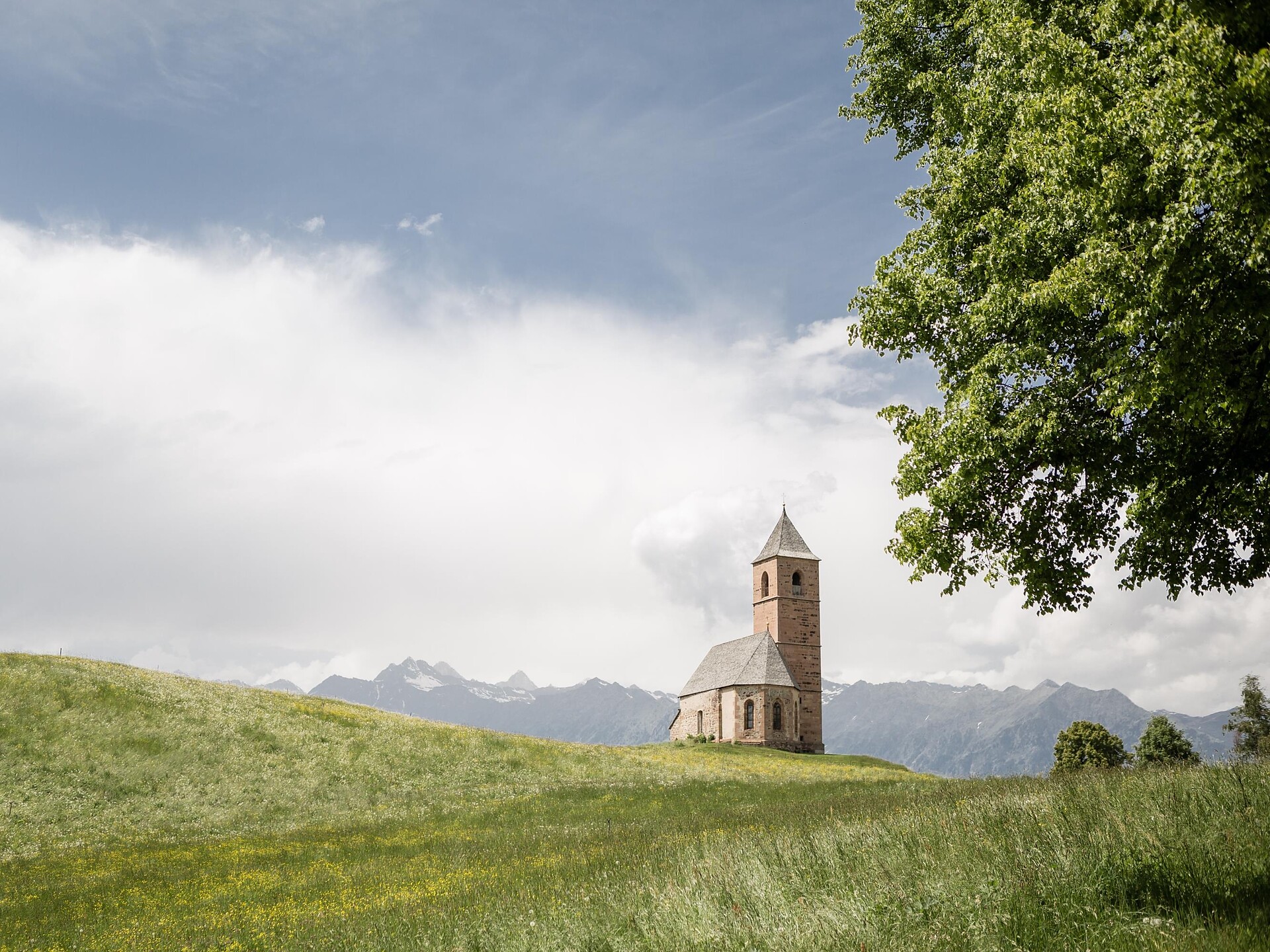 Giornata del Romanico presso la Chiesa S. Caterina Avelengo 3 suedtirol.info