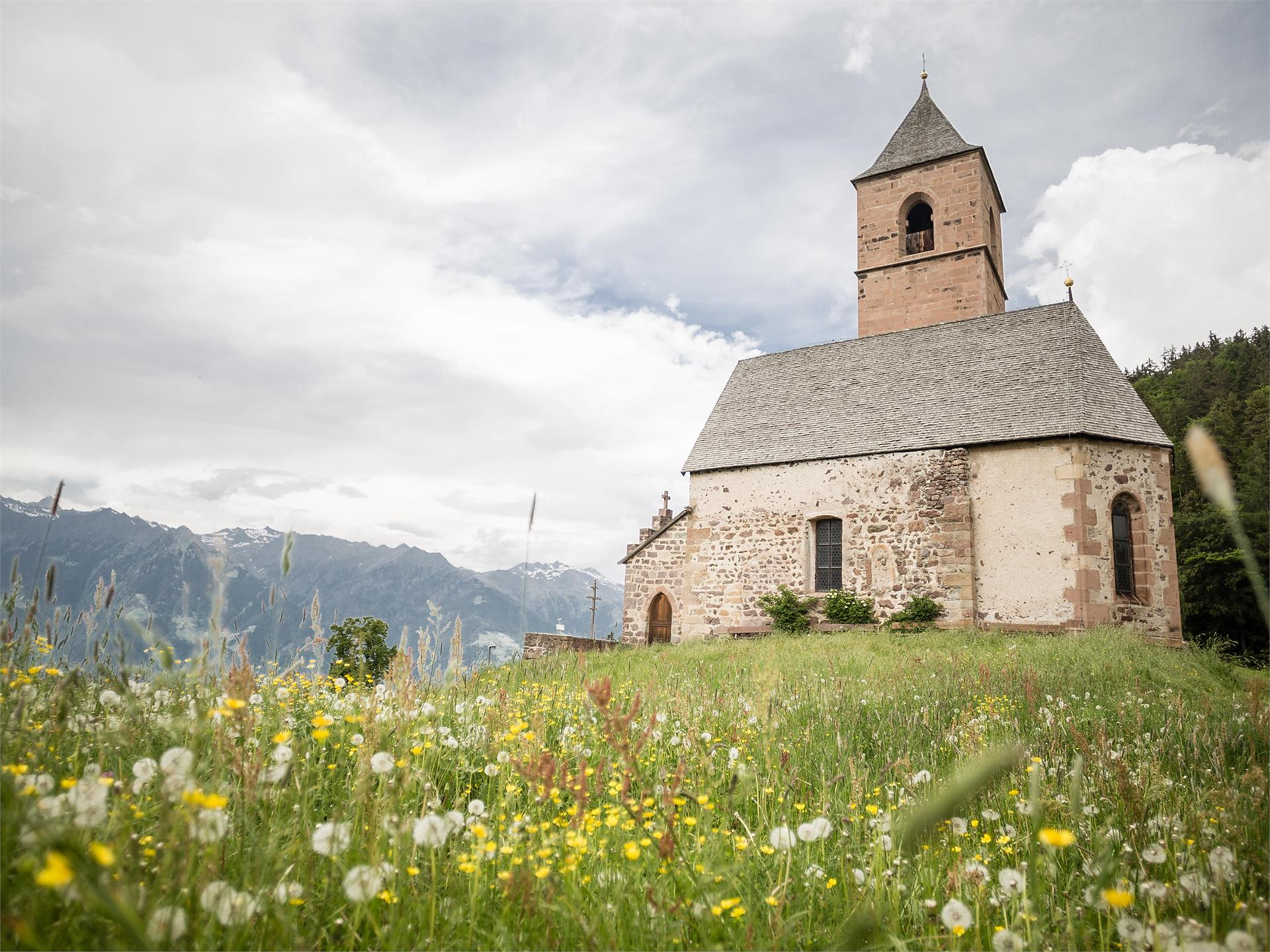 Giornata del Romanico presso la Chiesa S. Caterina Avelengo 1 suedtirol.info