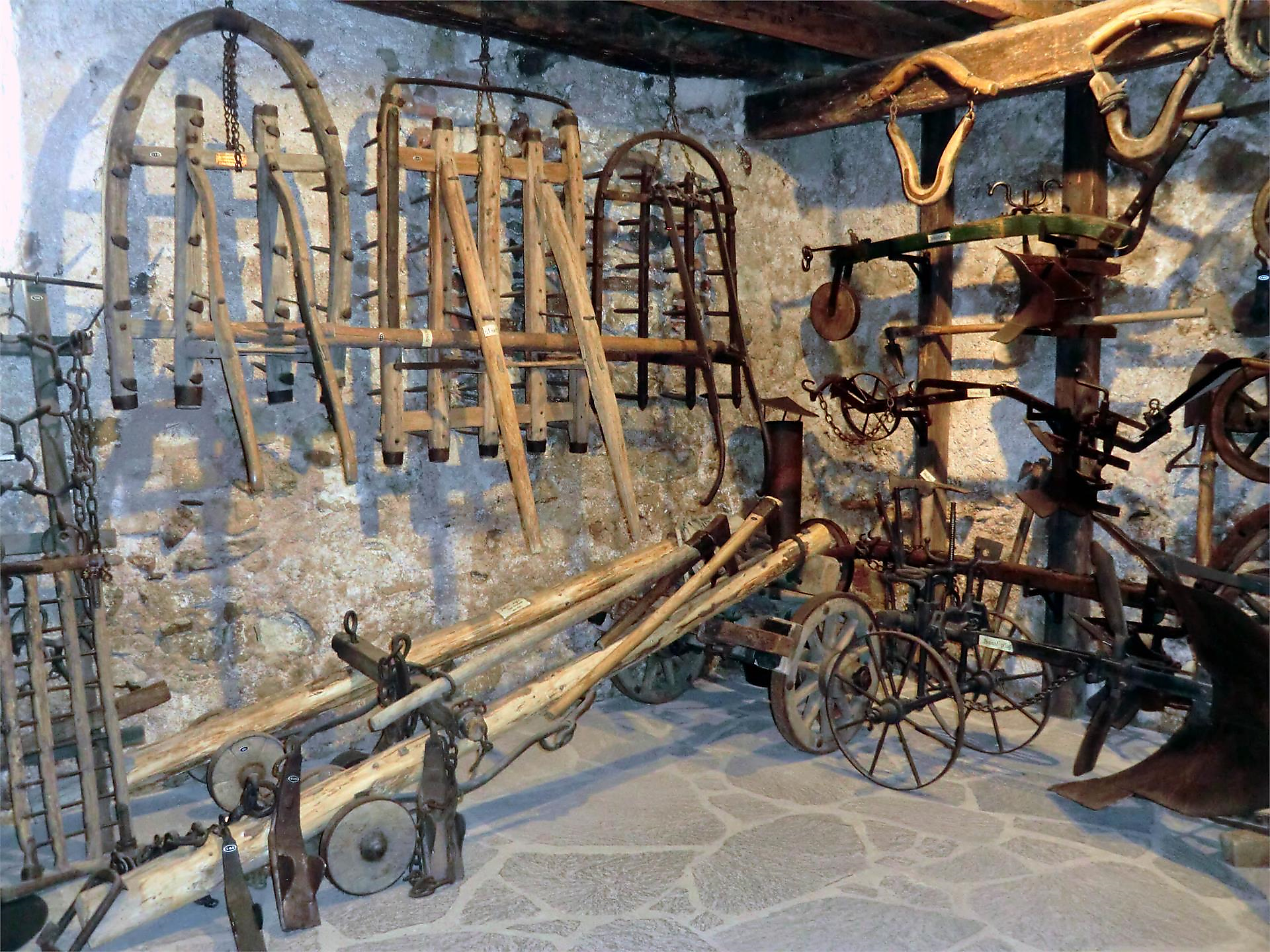 Termeno e il Gewürztraminer: visita guidata al Museo Hoamet-Tramin - Strada del Vino - #3 - suedtirol.info