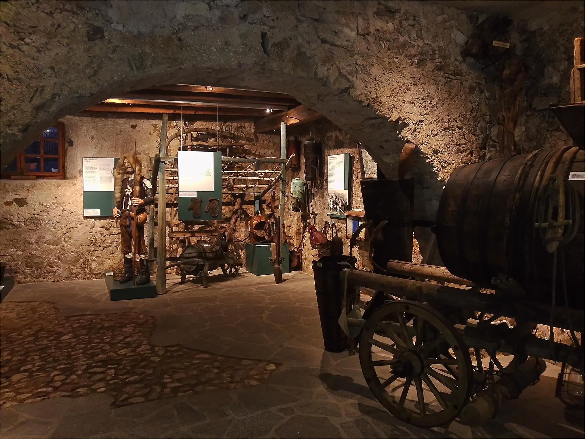 Termeno e il Gewürztraminer: visita guidata al Museo Hoamet-Tramin - Strada del Vino - #2 - suedtirol.info