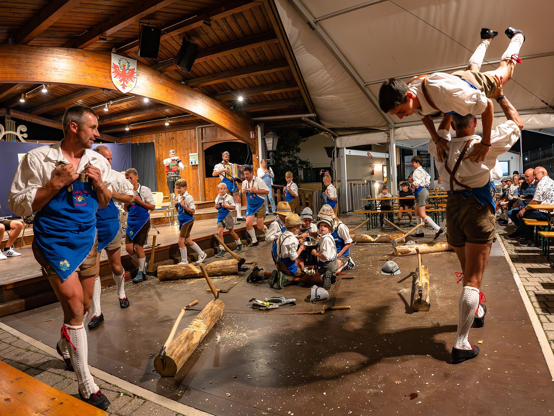 Uriger Folklore-Abend Karneid 1 suedtirol.info