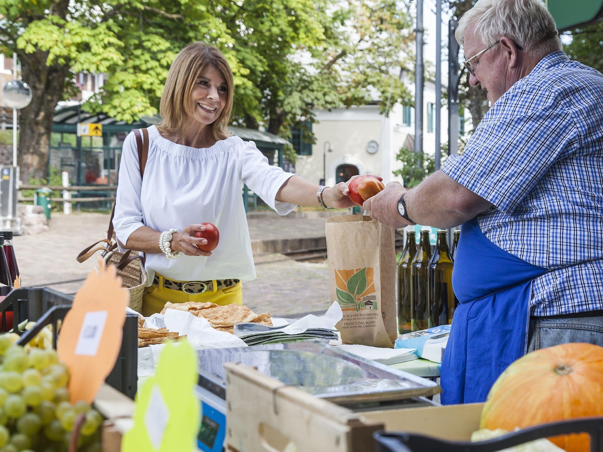 Verkaufsstand mit bäuerlichen Produkten in Oberbozen Ritten 1 suedtirol.info