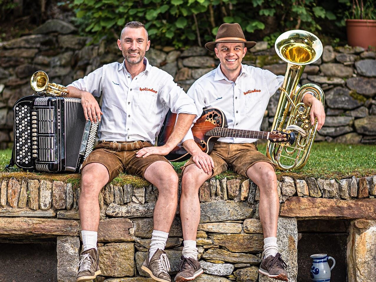 Sommerabend mit der Band "Holladuo" in Verdins Schenna 1 suedtirol.info