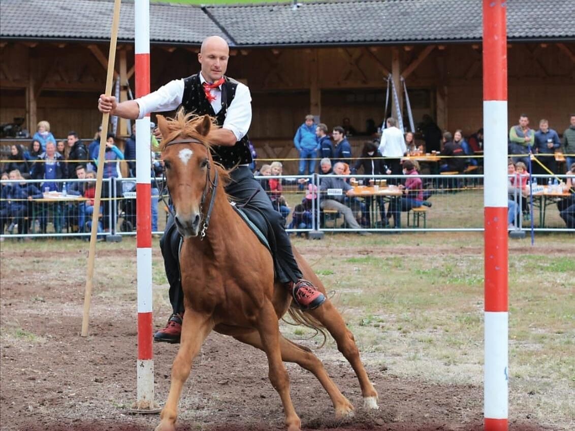 Traditional riding tournamend in Frassinetto - Bolzano/Bozen and environs - #1 - suedtirol.info