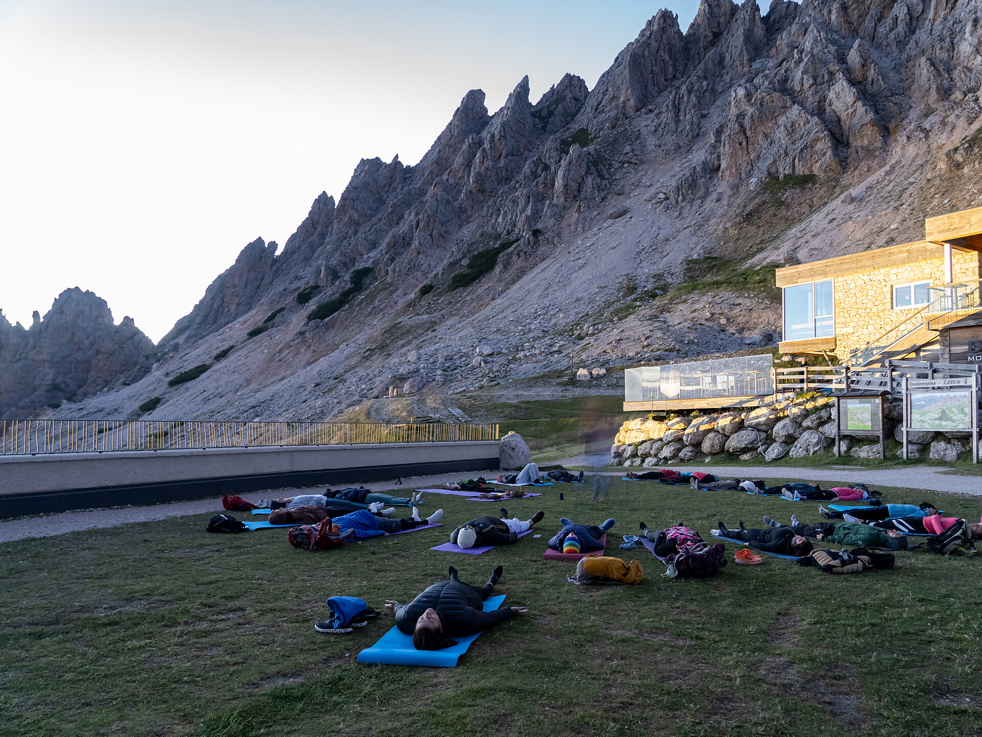 Full Moon Yoga on Dantercëpies Sëlva/Selva 1 suedtirol.info