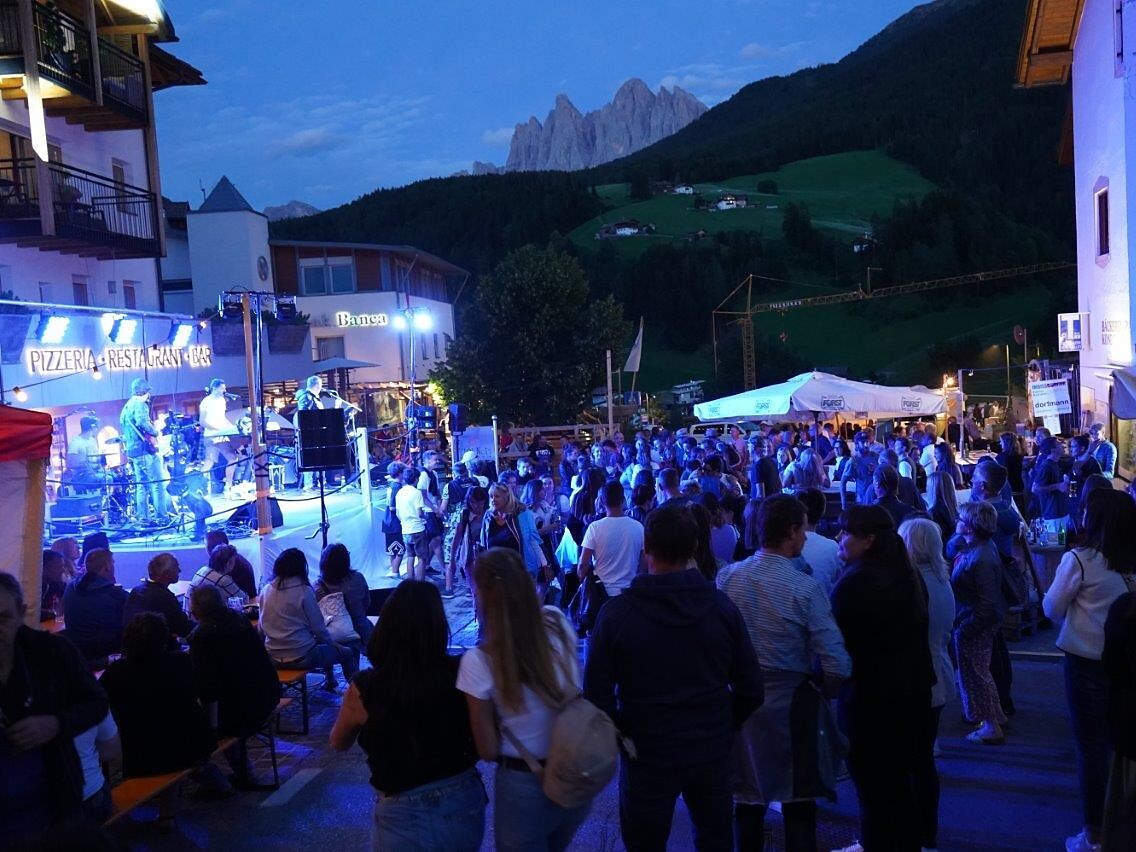 Festa del paese - Val di Funes - Regione dolomitica Val di Funes - #3 - suedtirol.info