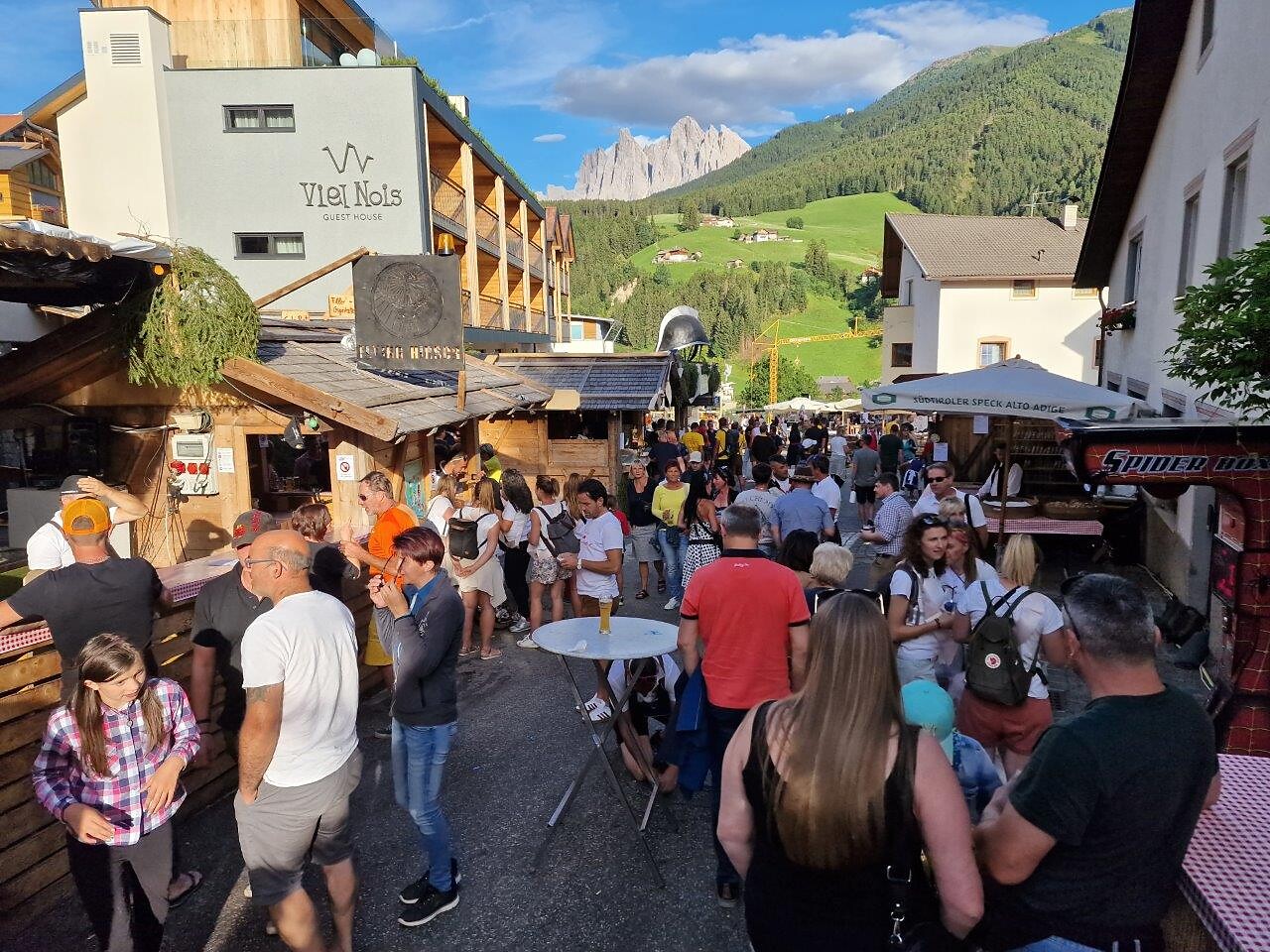 Festa del paese - Val di Funes - Regione dolomitica Val di Funes - #1 - suedtirol.info