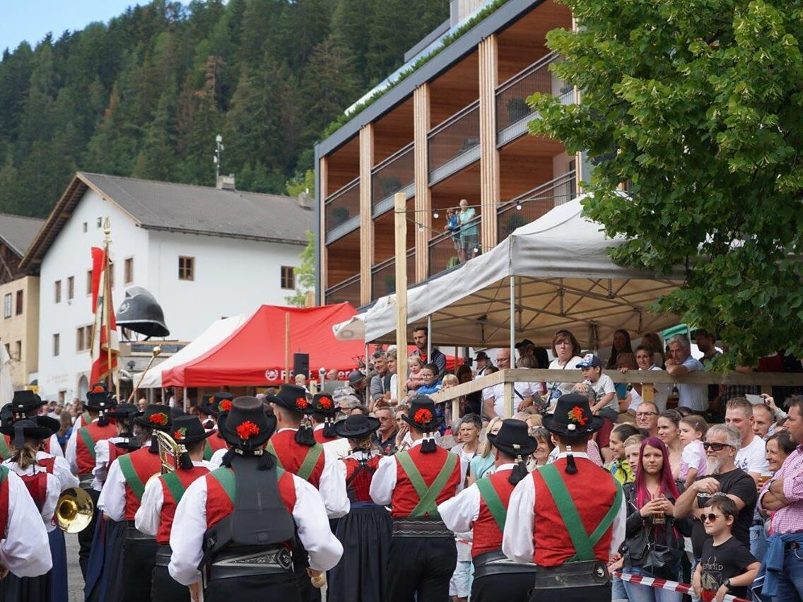 Festa del paese - Val di Funes - Regione dolomitica Val di Funes - #2 - suedtirol.info