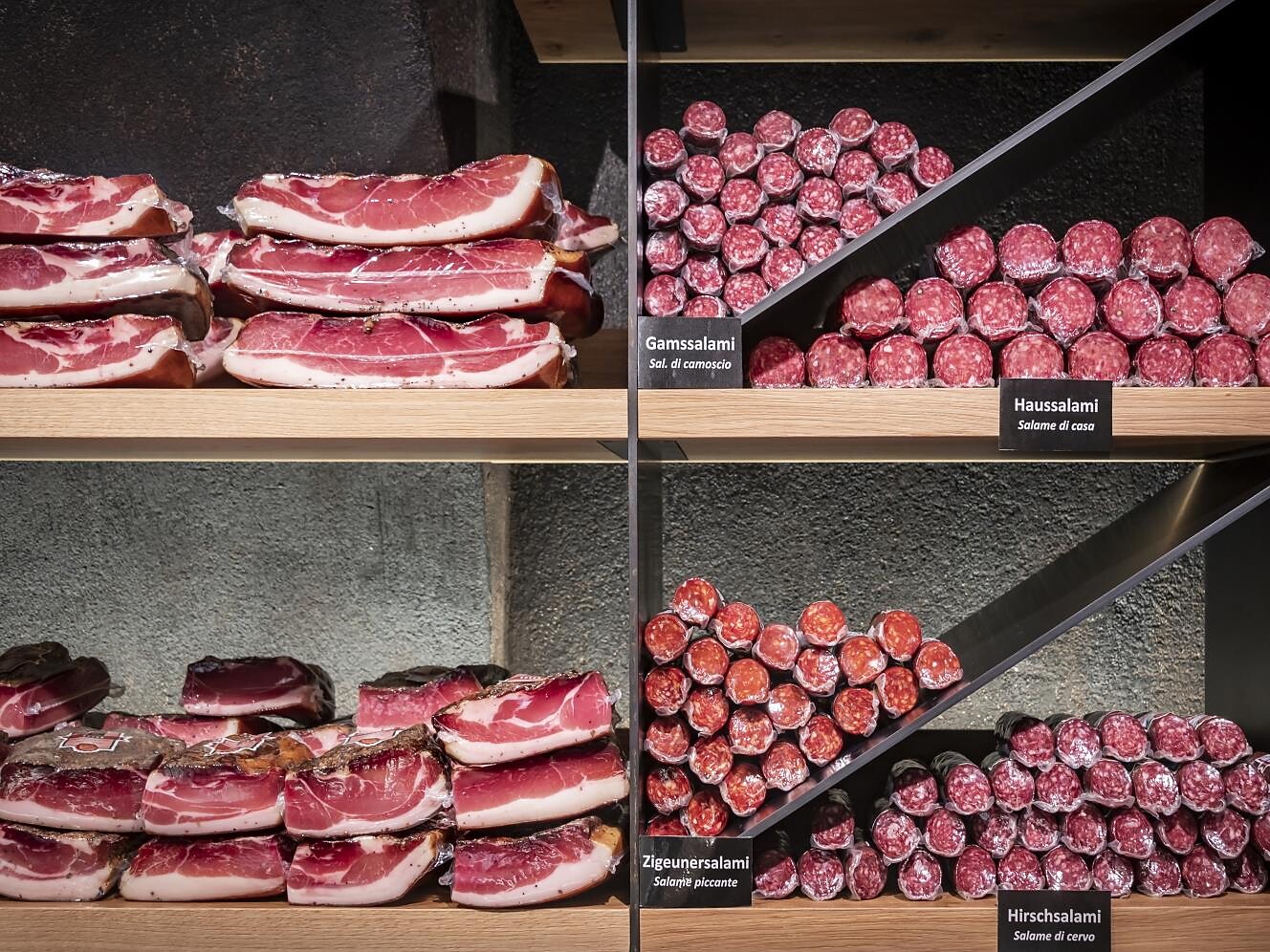 Degustazione di varie specialità affumicate - Regione dolomitica Plan de Corones - #1 - suedtirol.info