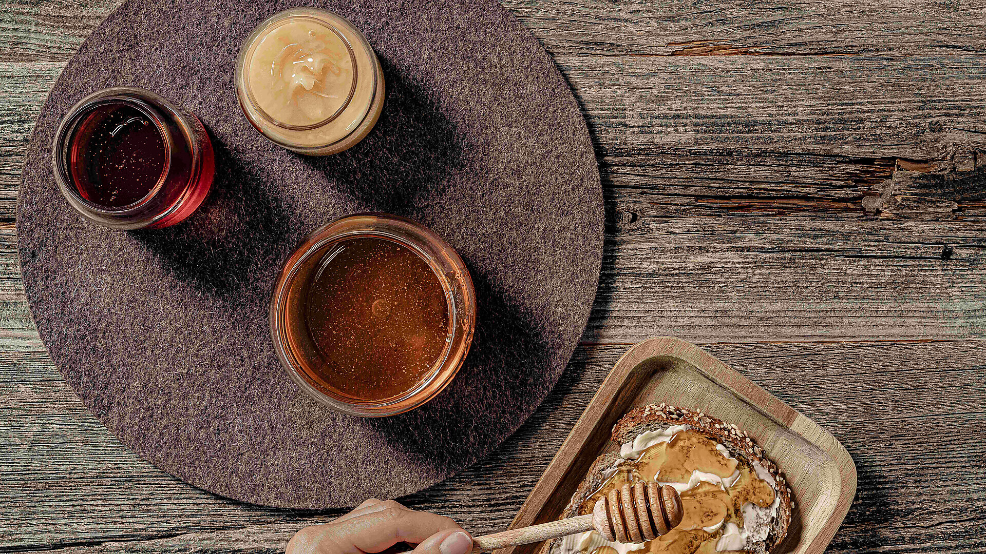 Vom Bienenstock zum Honigglas: Honigherstellung & Verkostung beim Förrahof -  - #4 - suedtirol.info