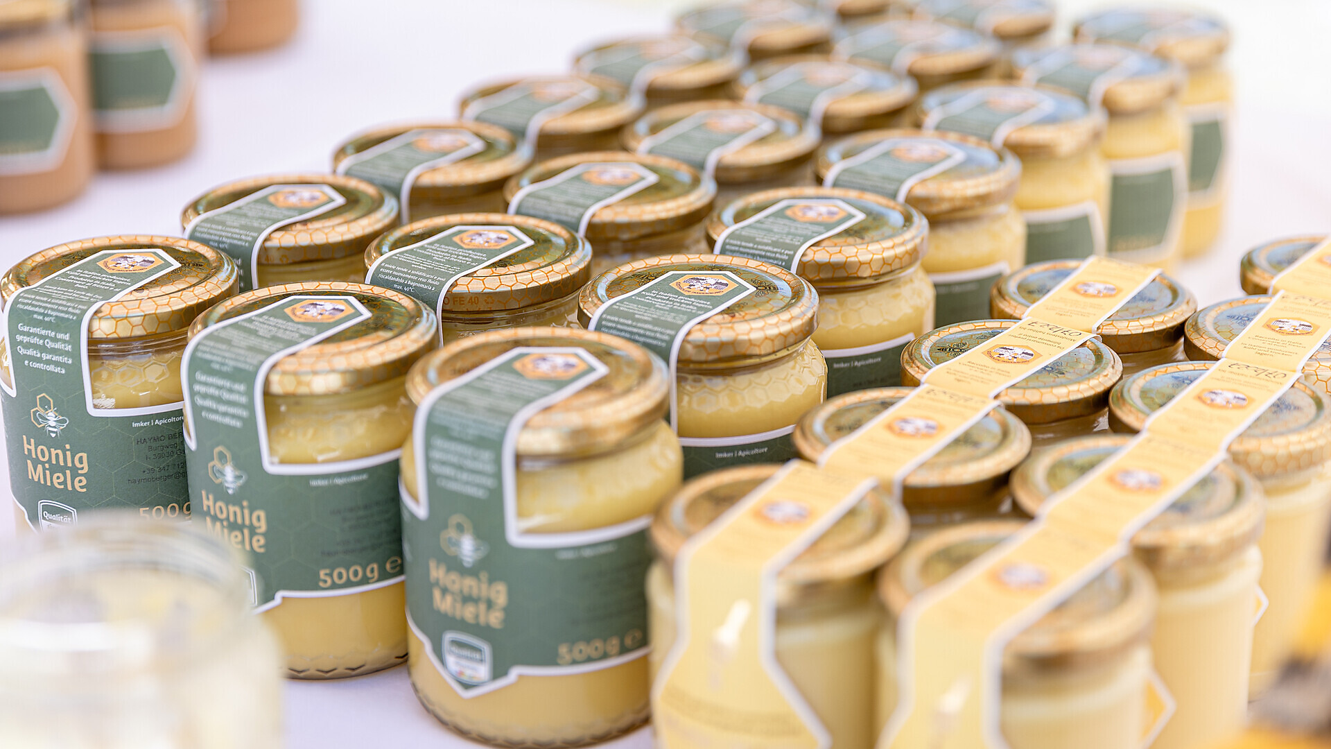 Vom Bienenstock zum Honigglas: Honigherstellung & Verkostung beim Förrahof -  - #3 - suedtirol.info