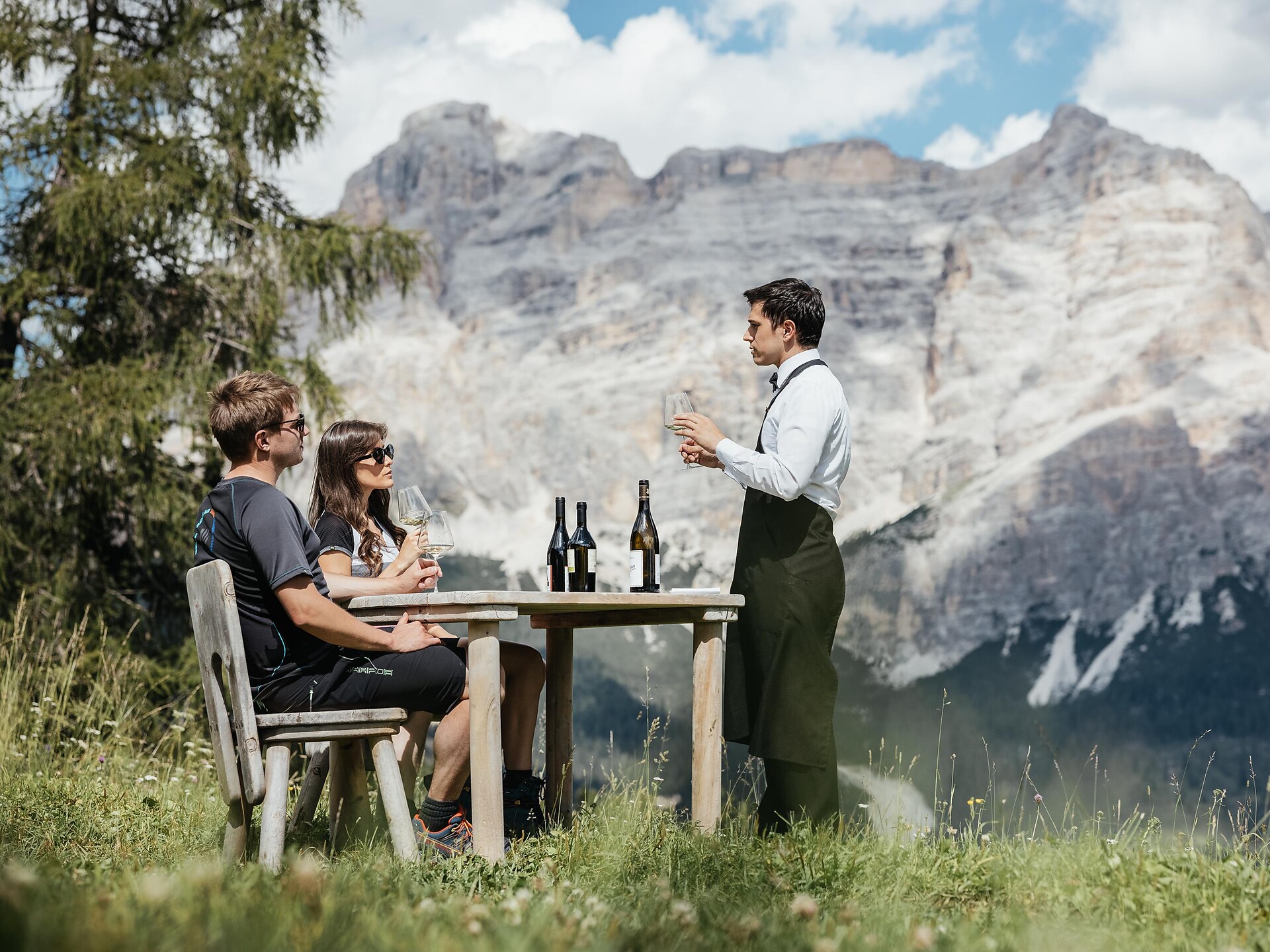 Vins alaleria - Outdoor wine tasting with Alto Adige wines - Dolomites Region Alta Badia - #1 - suedtirol.info