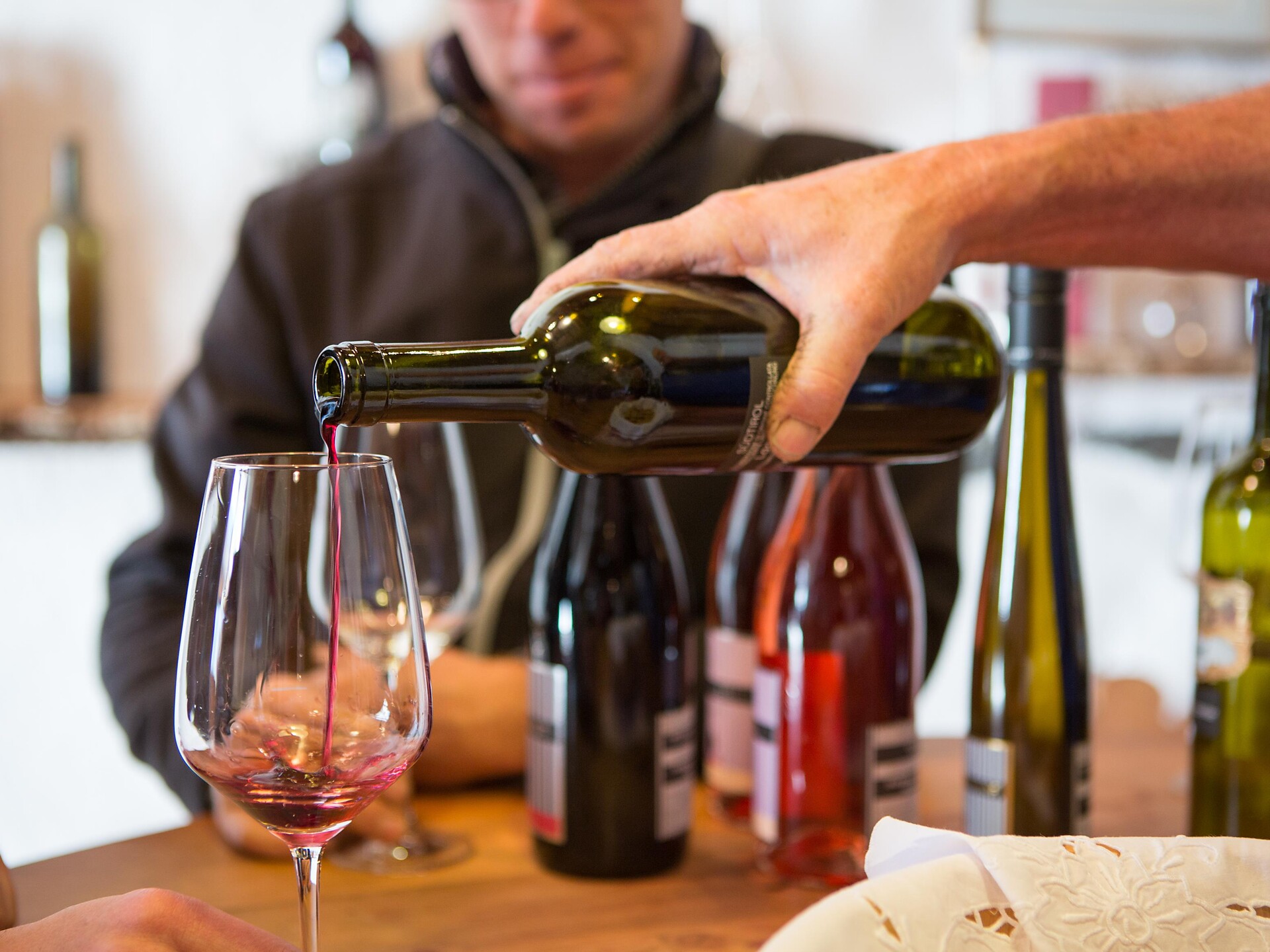 Weinverkostung im Weingut Popphof Marling 3 suedtirol.info