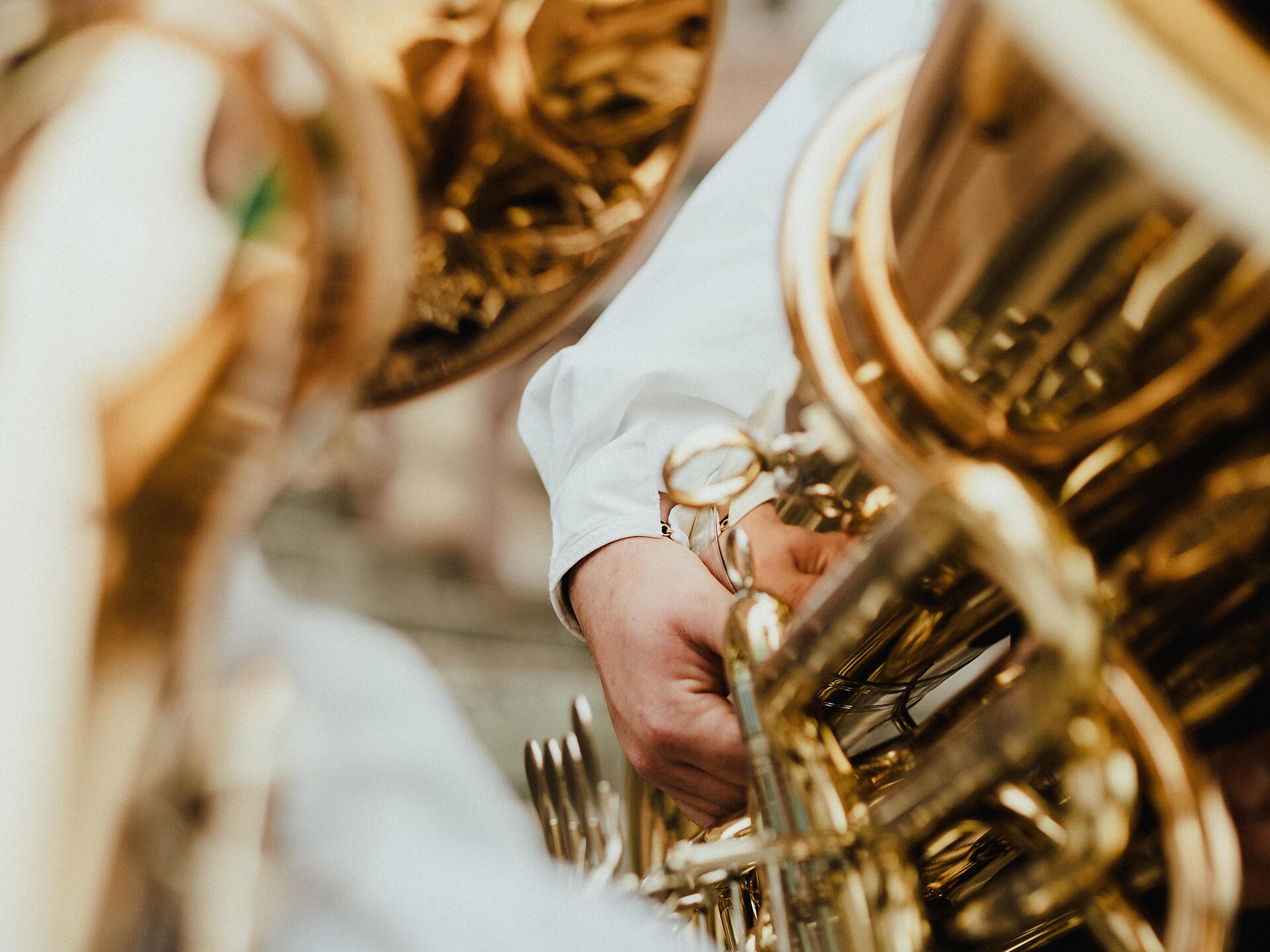 Concerto della banda musicale di Scena in Piazza Raiffeisen Scena 2 suedtirol.info
