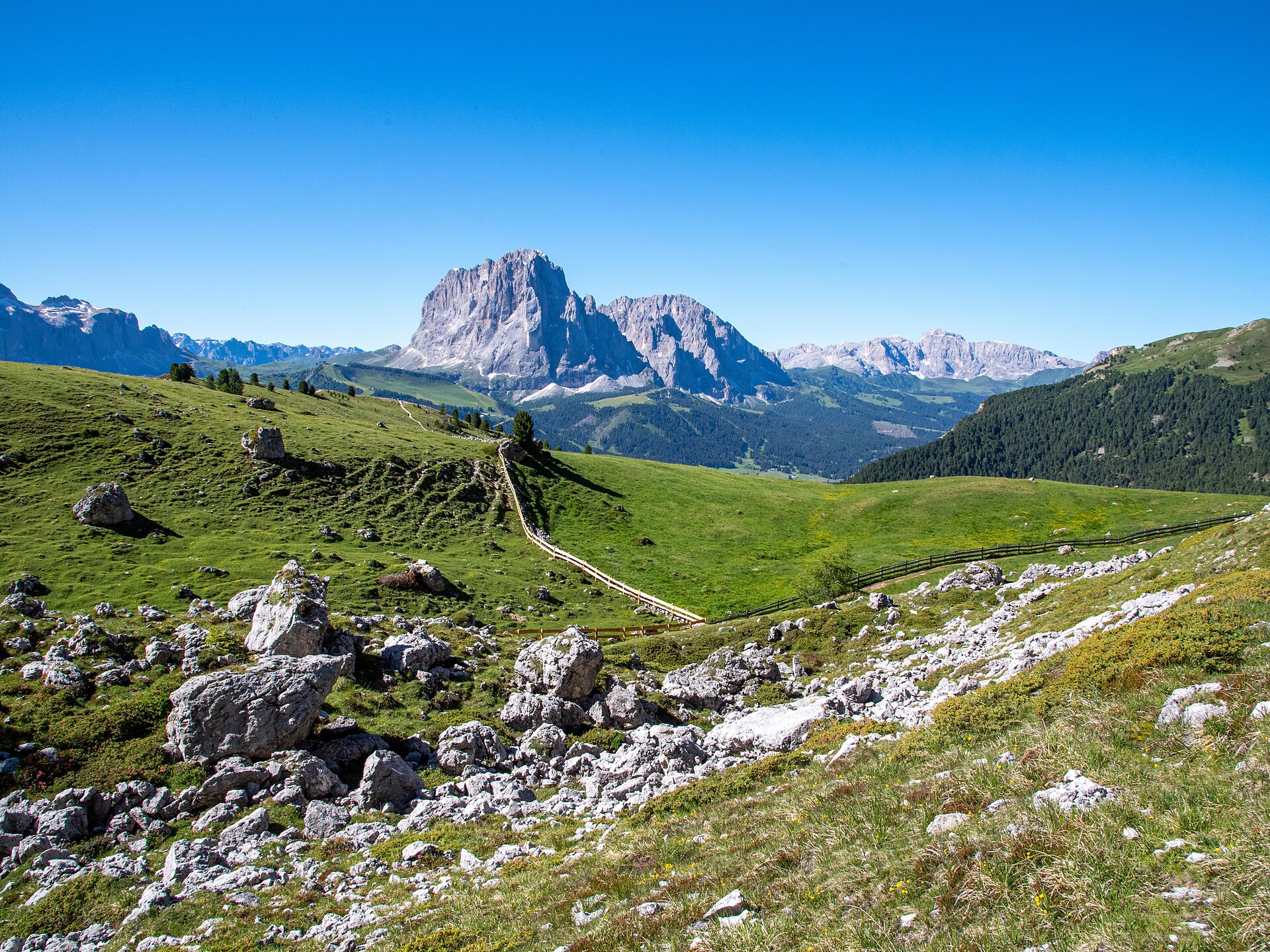 Hike along the Forcella Mesdì in the Puez-Odle Nature Park Urtijëi/Ortisei 2 suedtirol.info