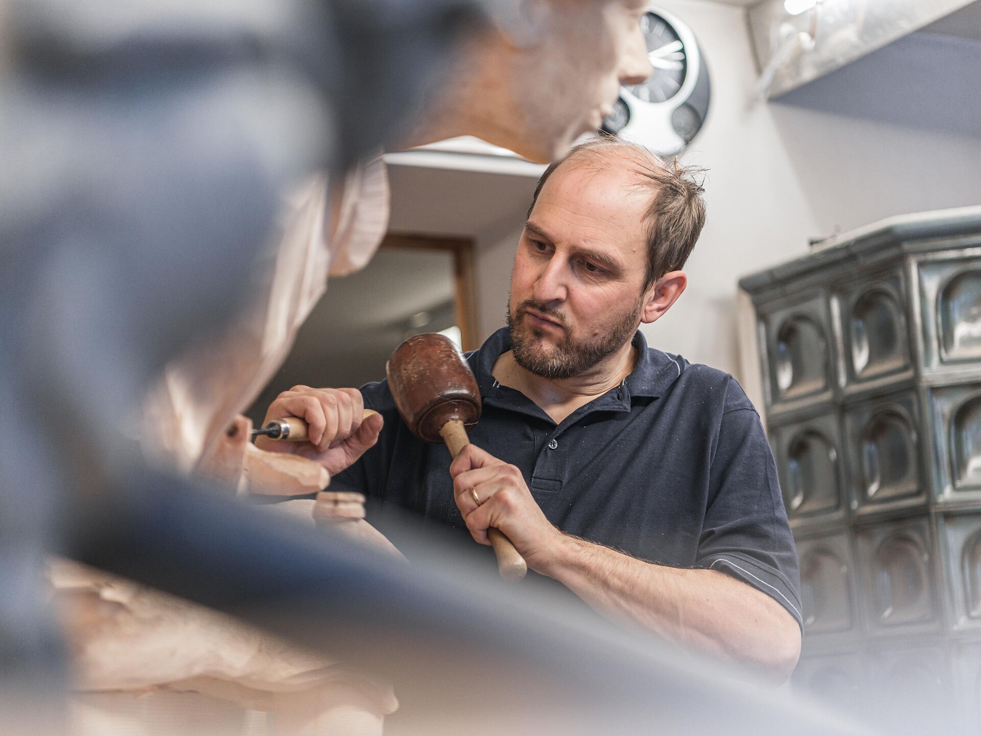 Dove si crea l’arte: visita di una bottega artigianale Ortisei 1 suedtirol.info