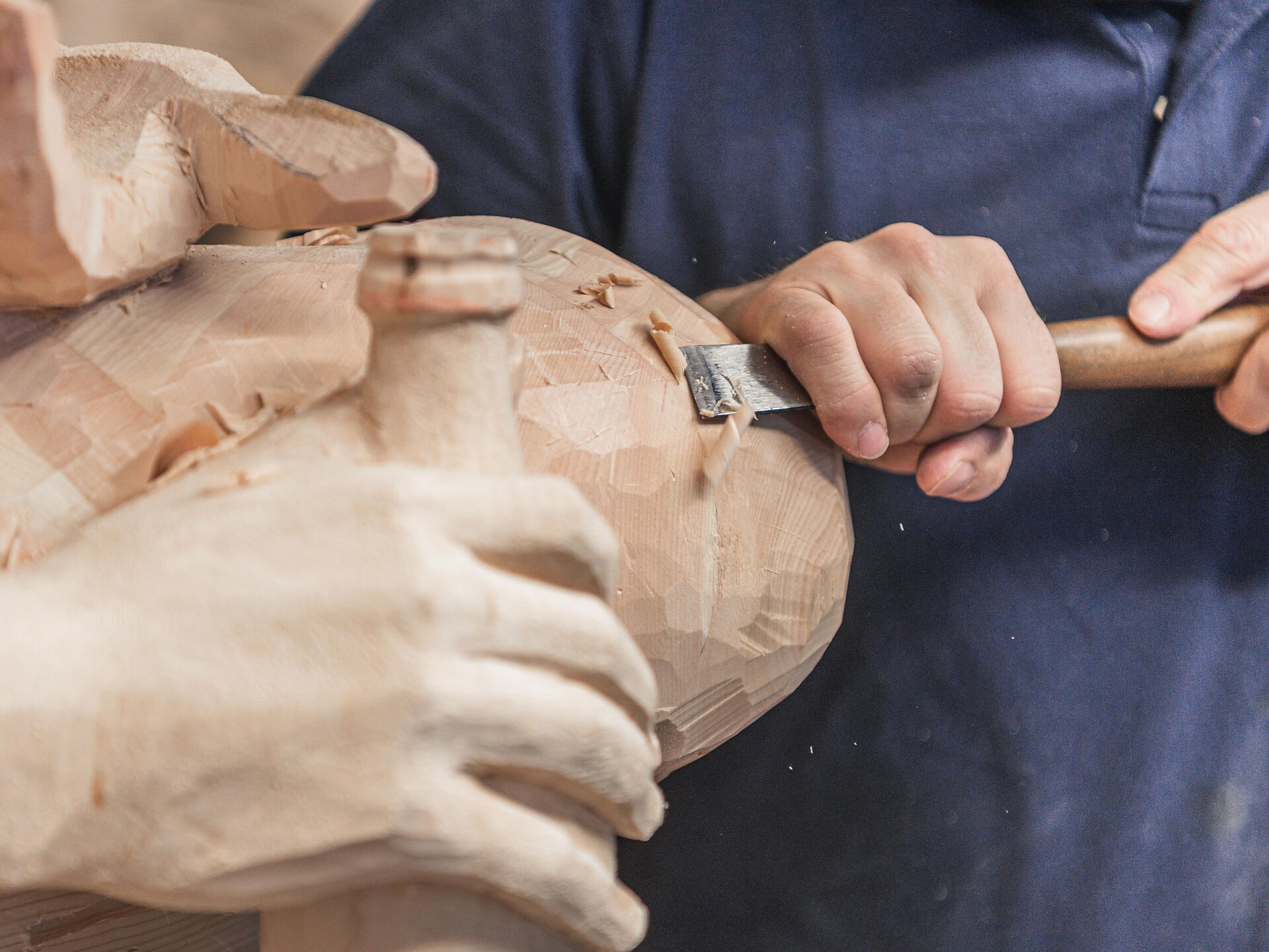 Dove si crea l’arte: visita di una bottega artigianale Ortisei 3 suedtirol.info