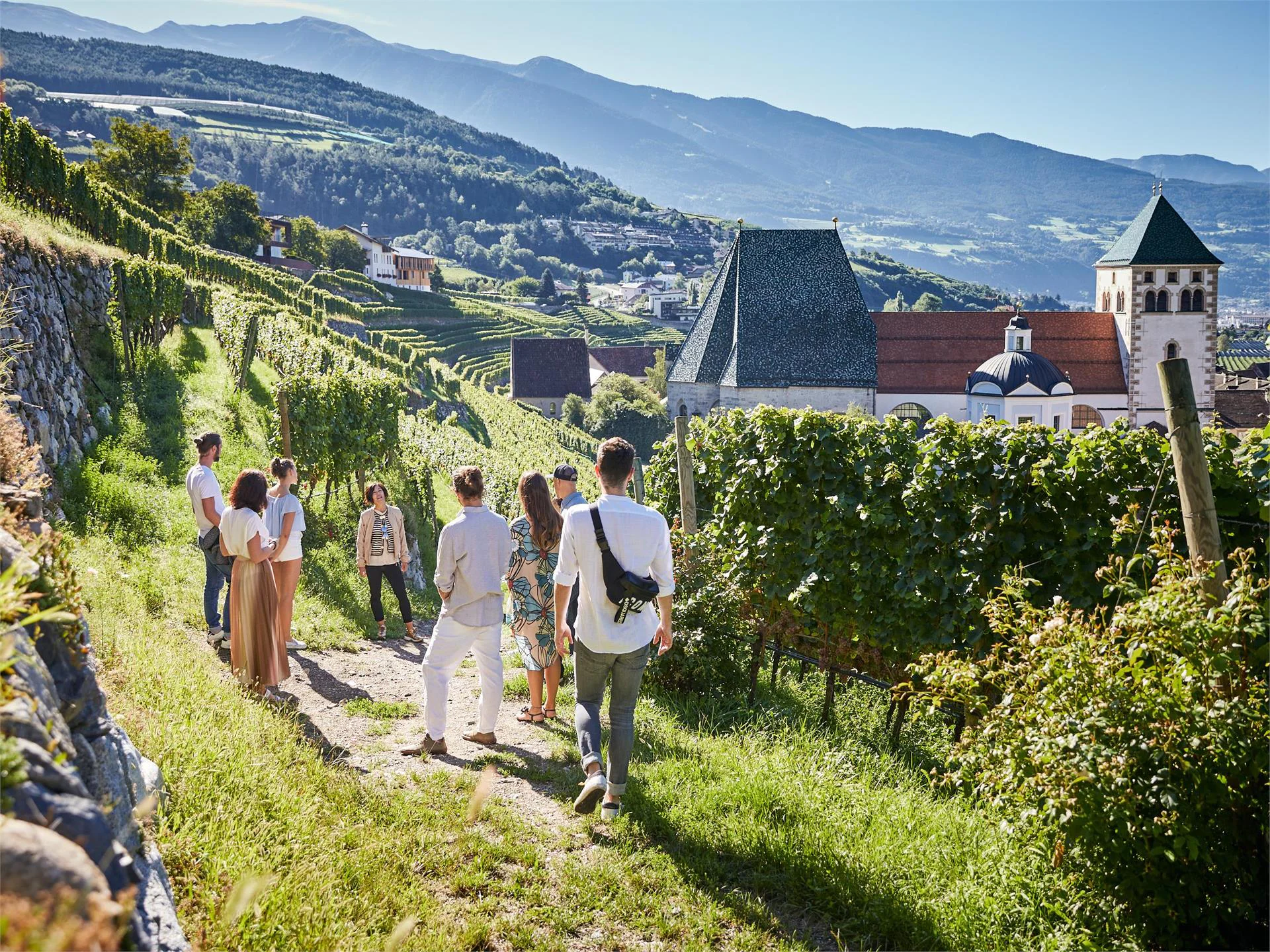 Vineyard tour with wine tasting in German language Brixen/Bressanone 1 suedtirol.info