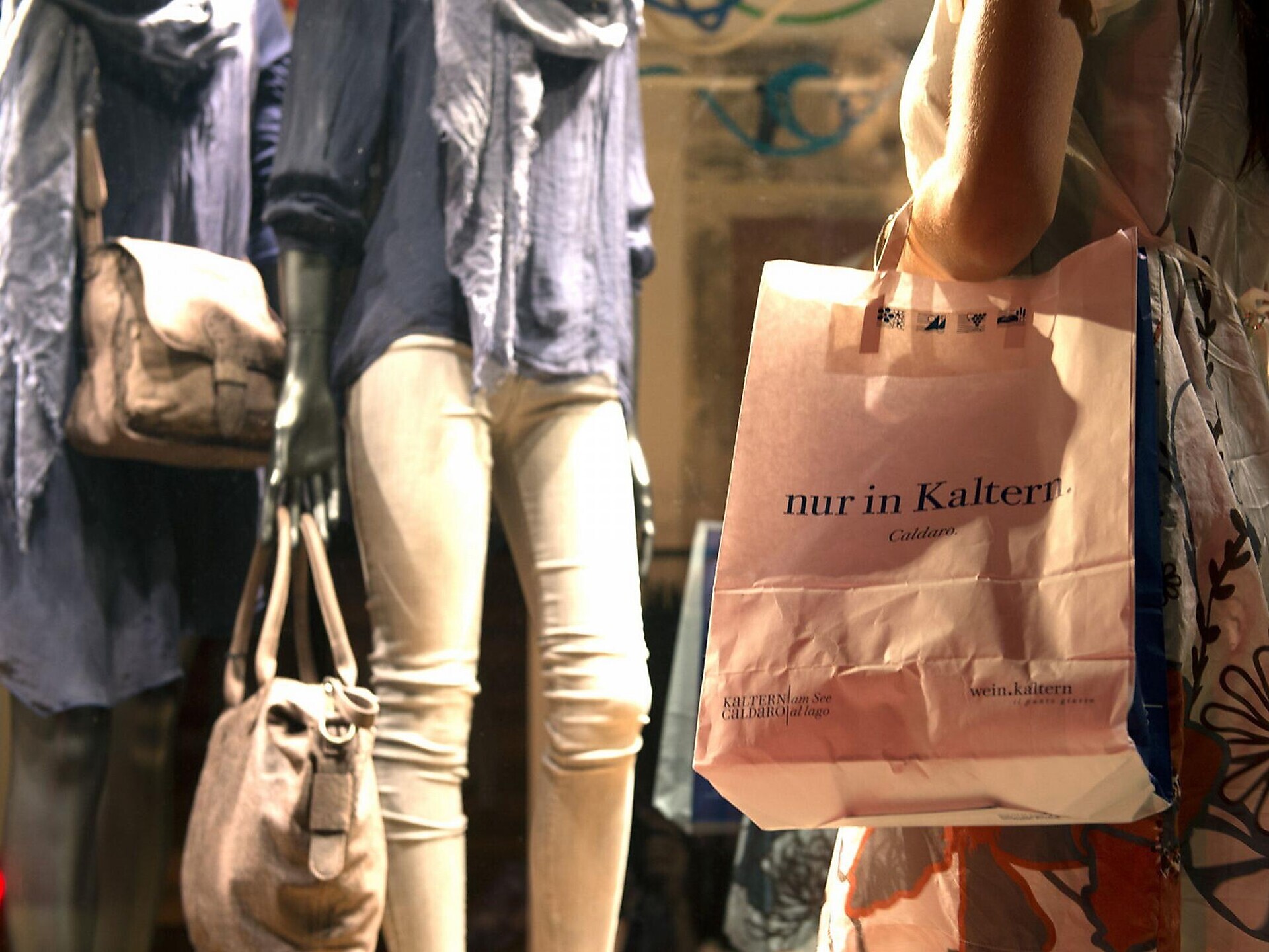 Weekly Market (clothing) - Alto Adige Wine Road - #2 - suedtirol.info