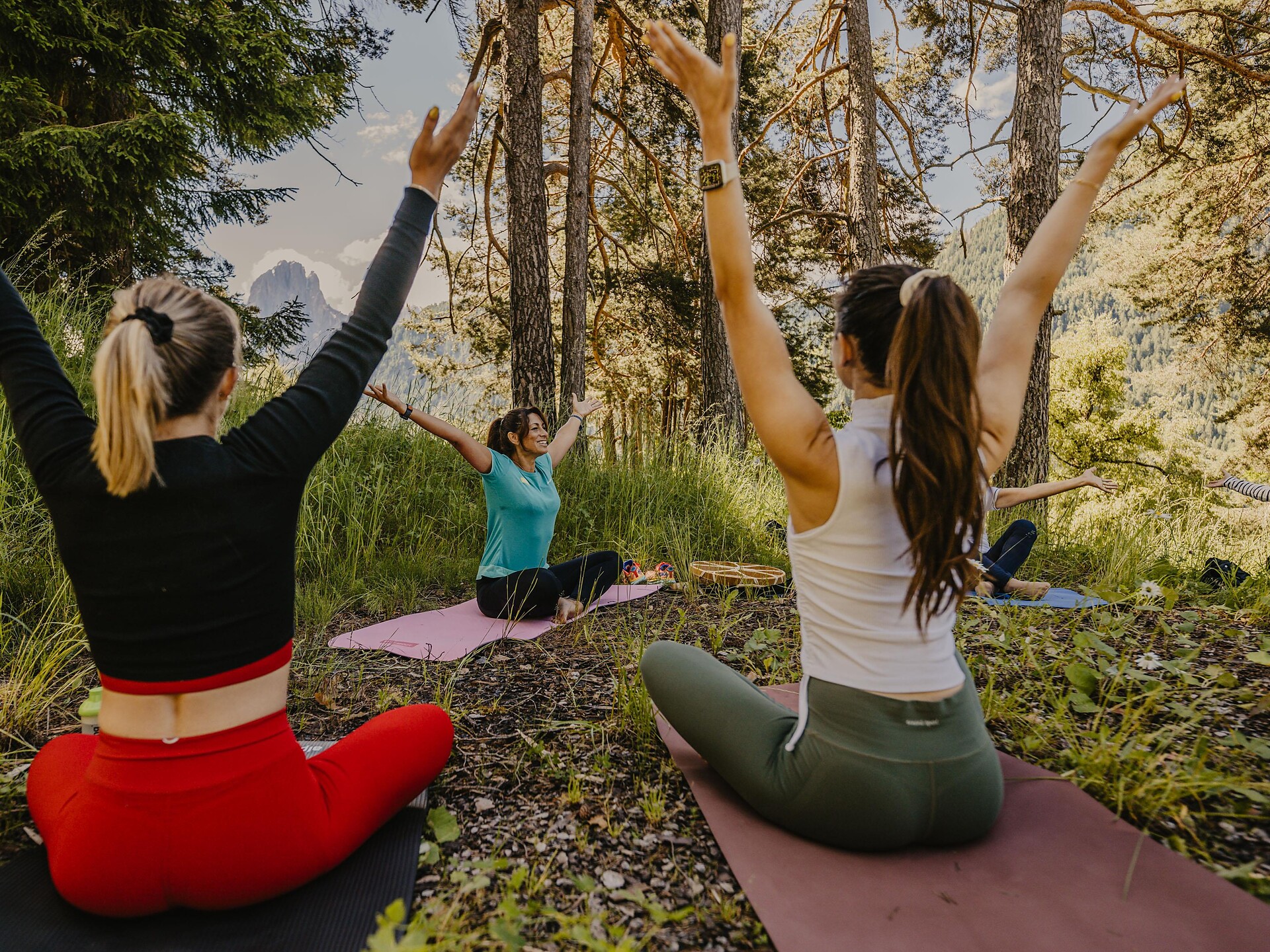 Yoga nel bosco - respira & rilassati Ortisei 3 suedtirol.info