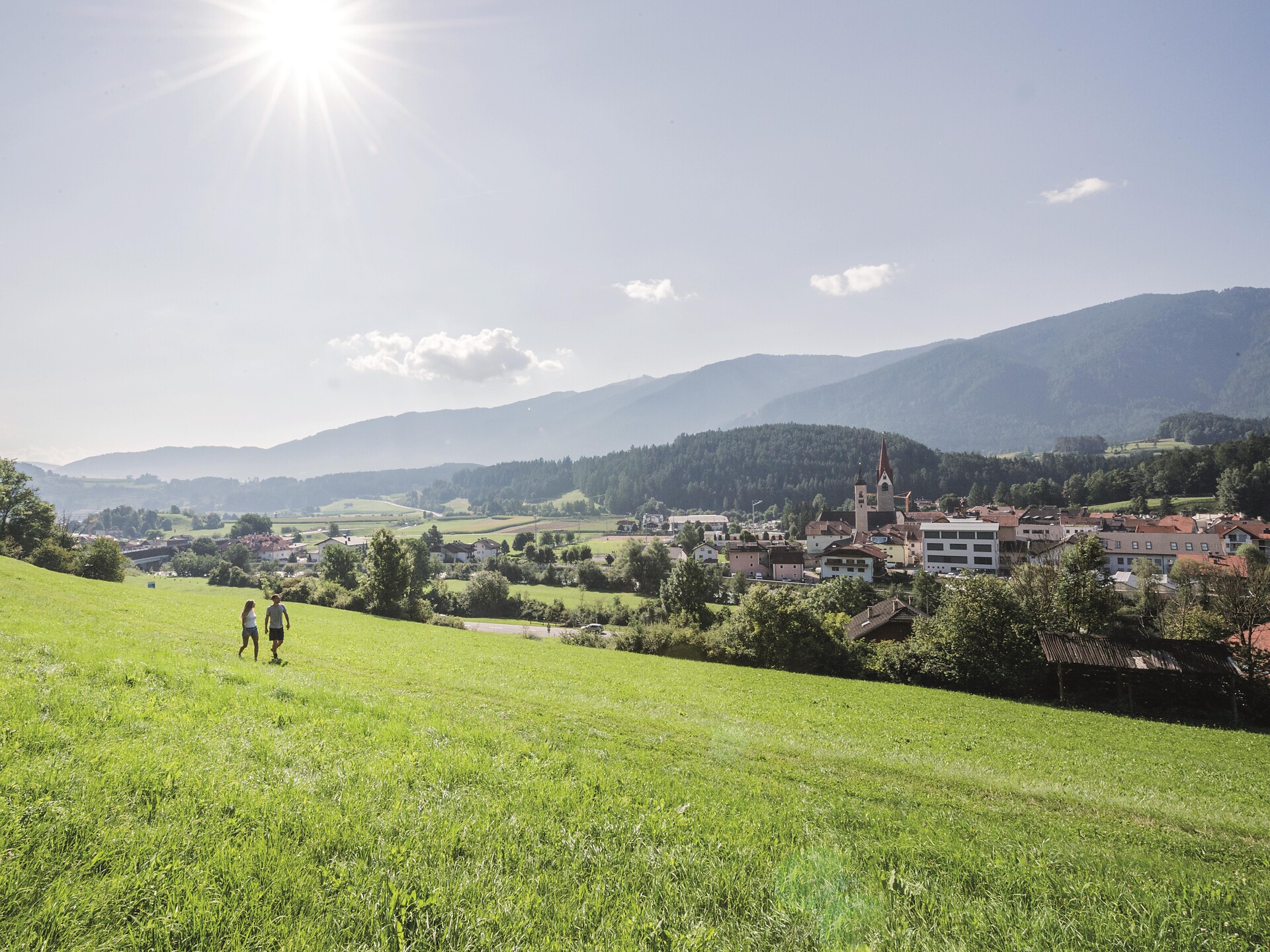 Wanderung zur Sonnenburg - Wo Panorama und Geschichte aufeinandertreffen - Dolomitenregion Kronplatz - #1 - suedtirol.info