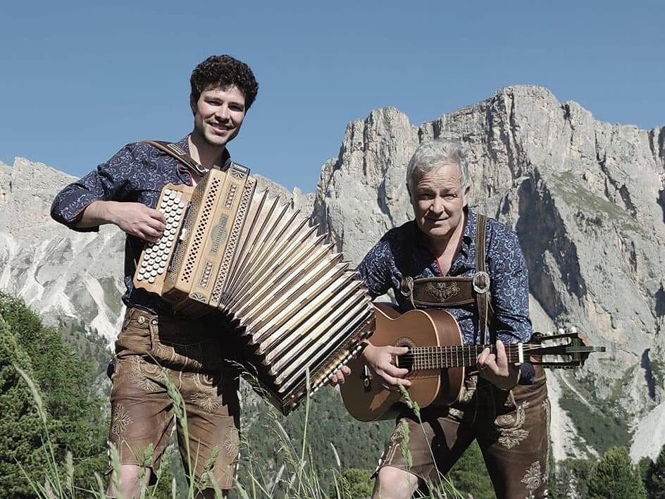 Selvaggina.Vino.Musica al Café Alpenrose con Arton Duo - Merano e dintorni - #1 - suedtirol.info
