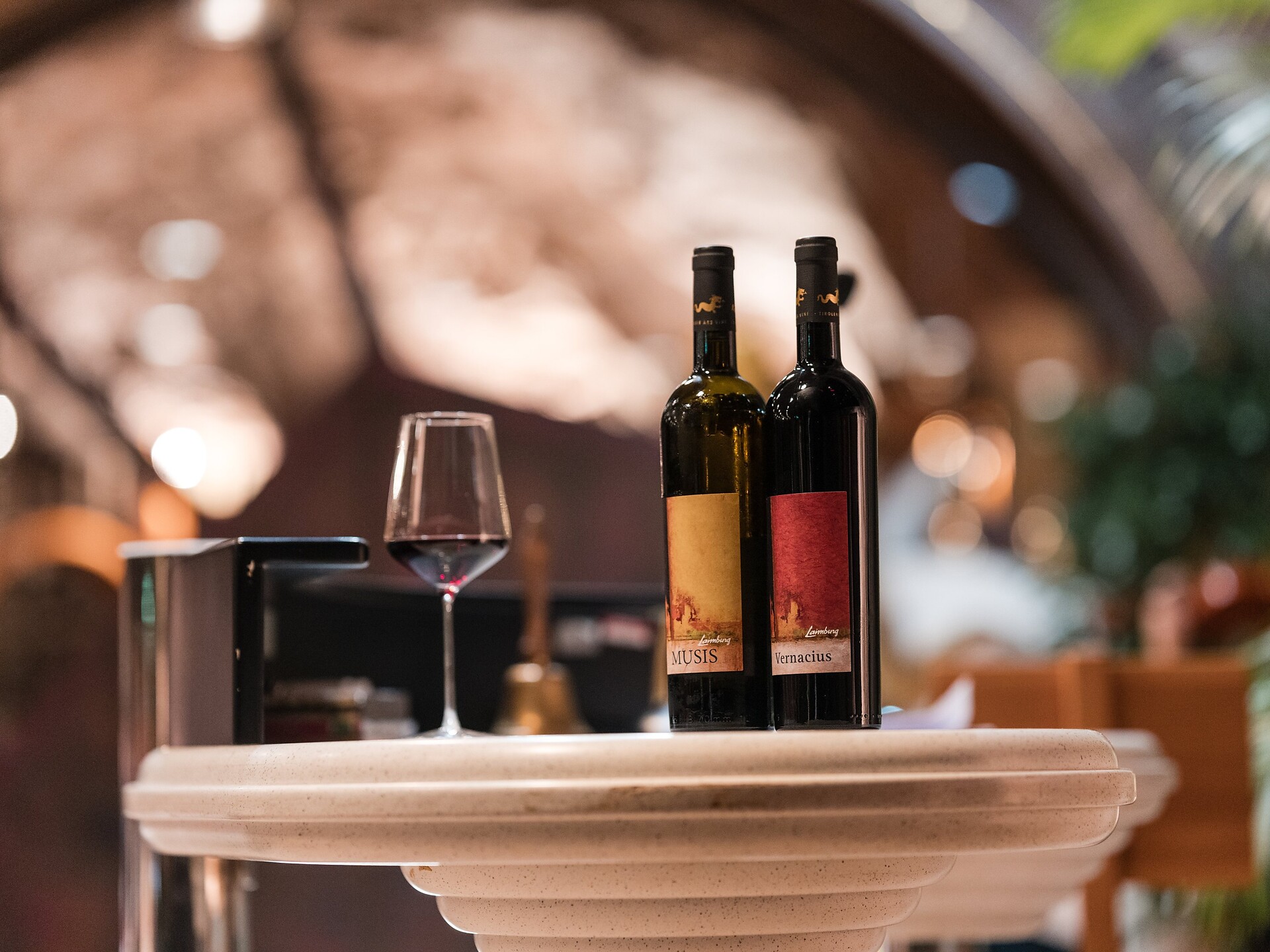Melodie di Vini lungo la Strada del Vino: Paul Herbst nella Cantina nella Roccia - Bolzano e dintorni - #4 - suedtirol.info
