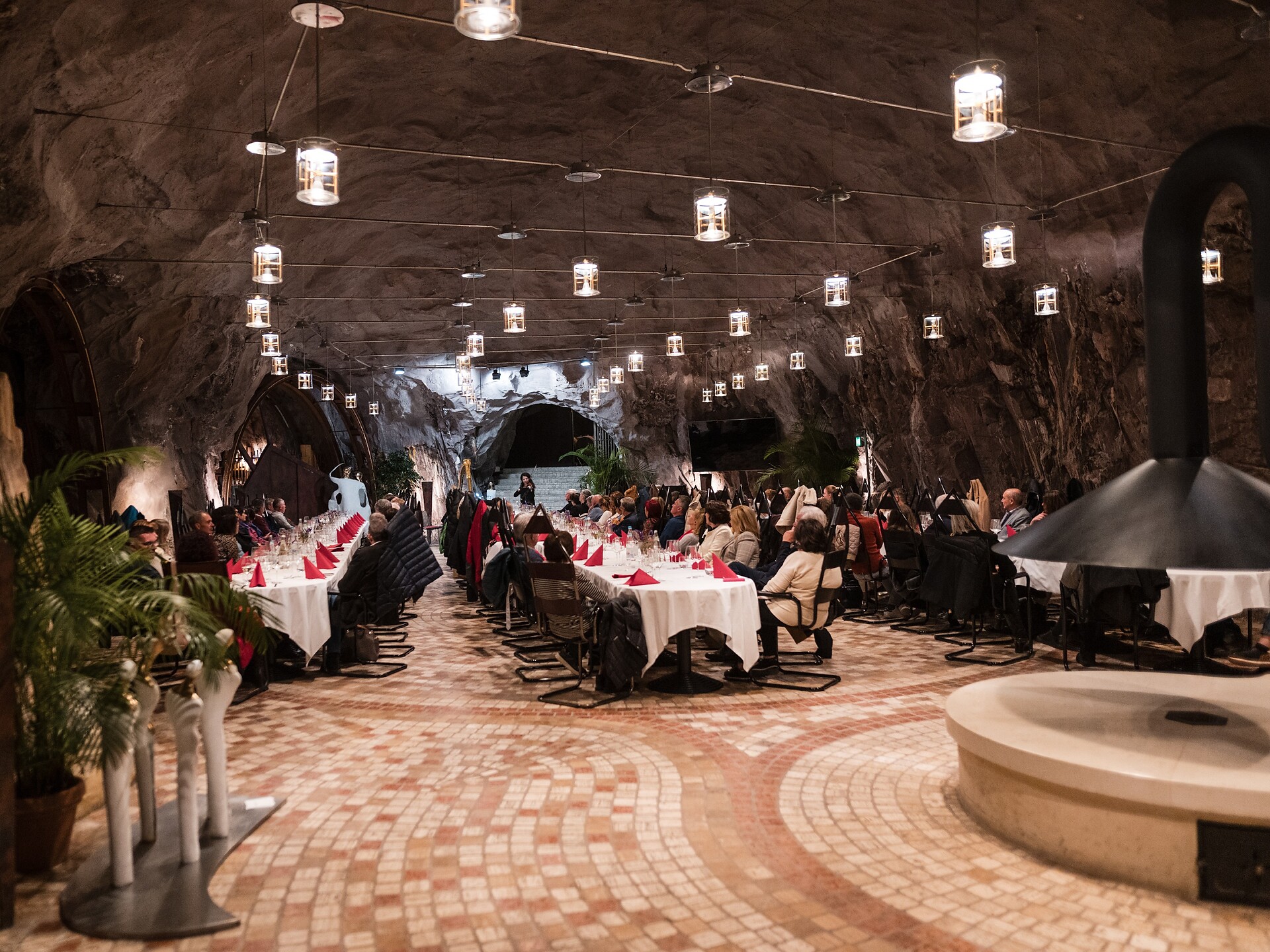Melodie di Vini lungo la Strada del Vino: Paul Herbst nella Cantina nella Roccia - Bolzano e dintorni - #1 - suedtirol.info