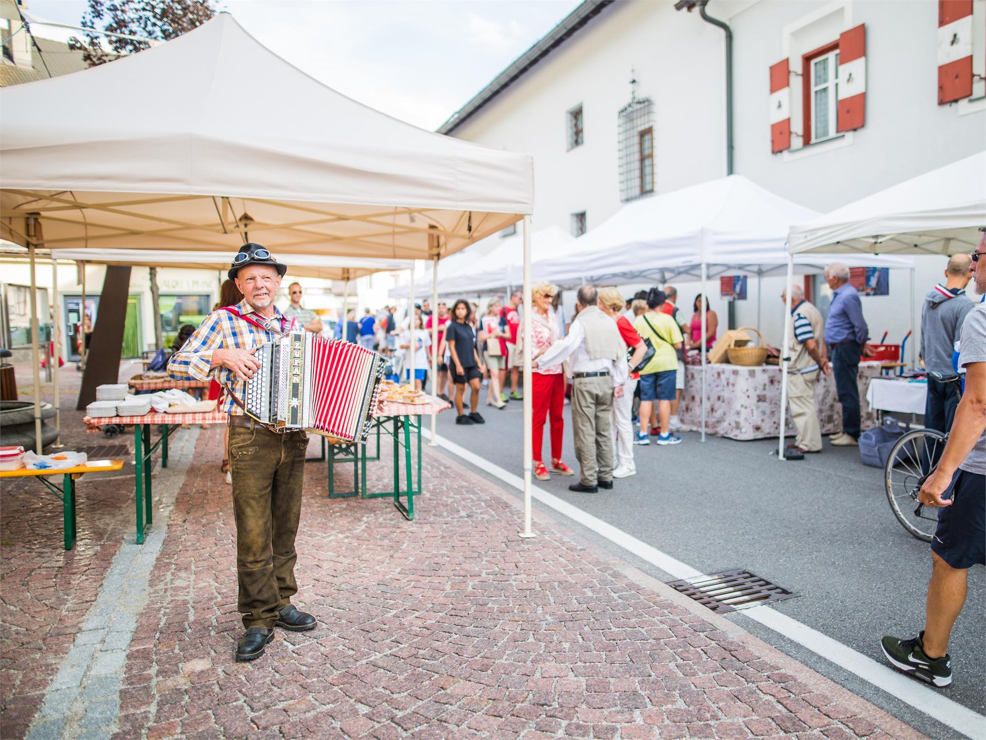 Weekly market Monguelfo Welsberg-Taisten/Monguelfo-Tesido 1 suedtirol.info