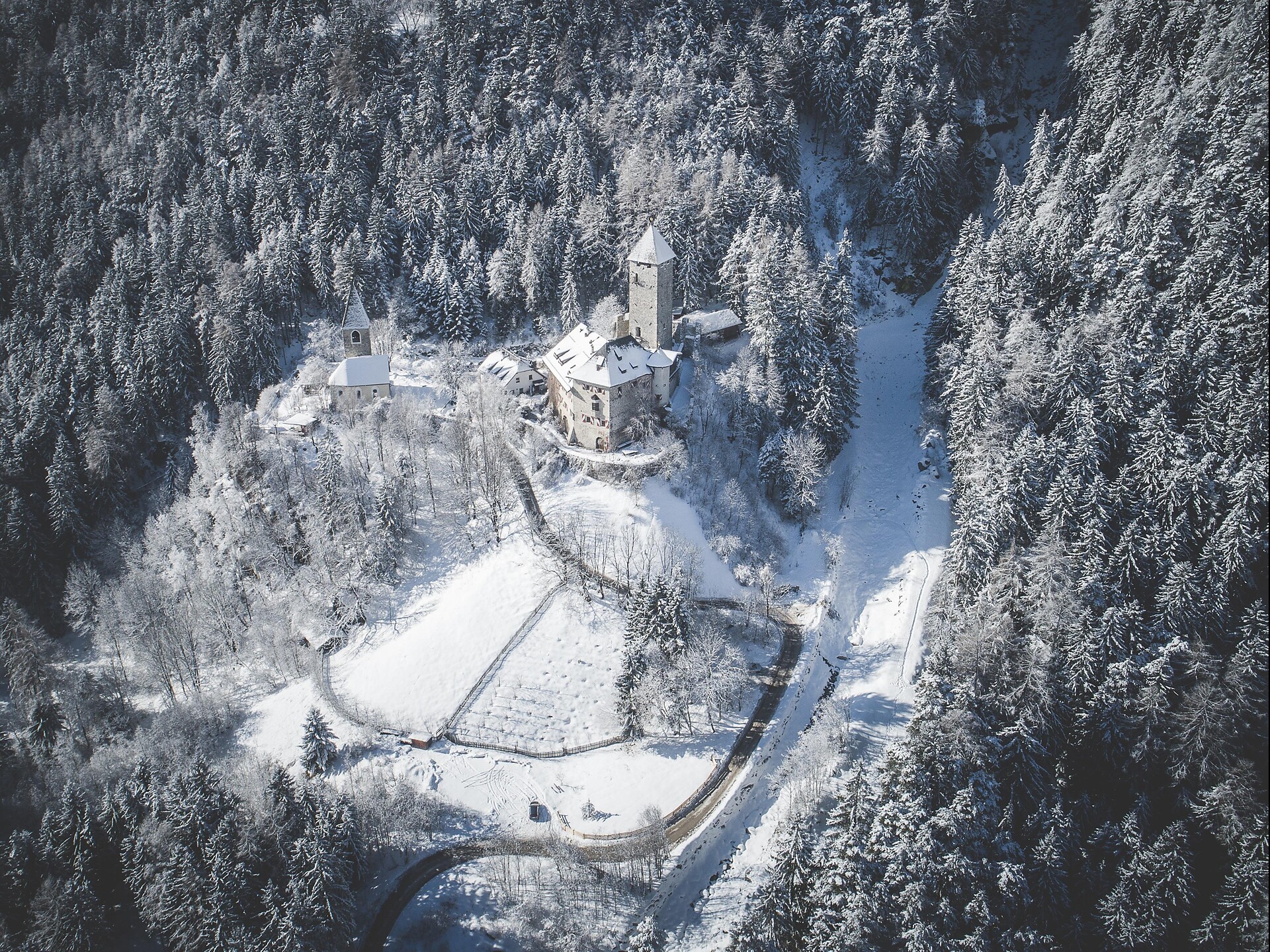 Winter-Laternenwanderung zum Schloss Neuhaus in Gais - Dolomitenregion Kronplatz - #2 - suedtirol.info