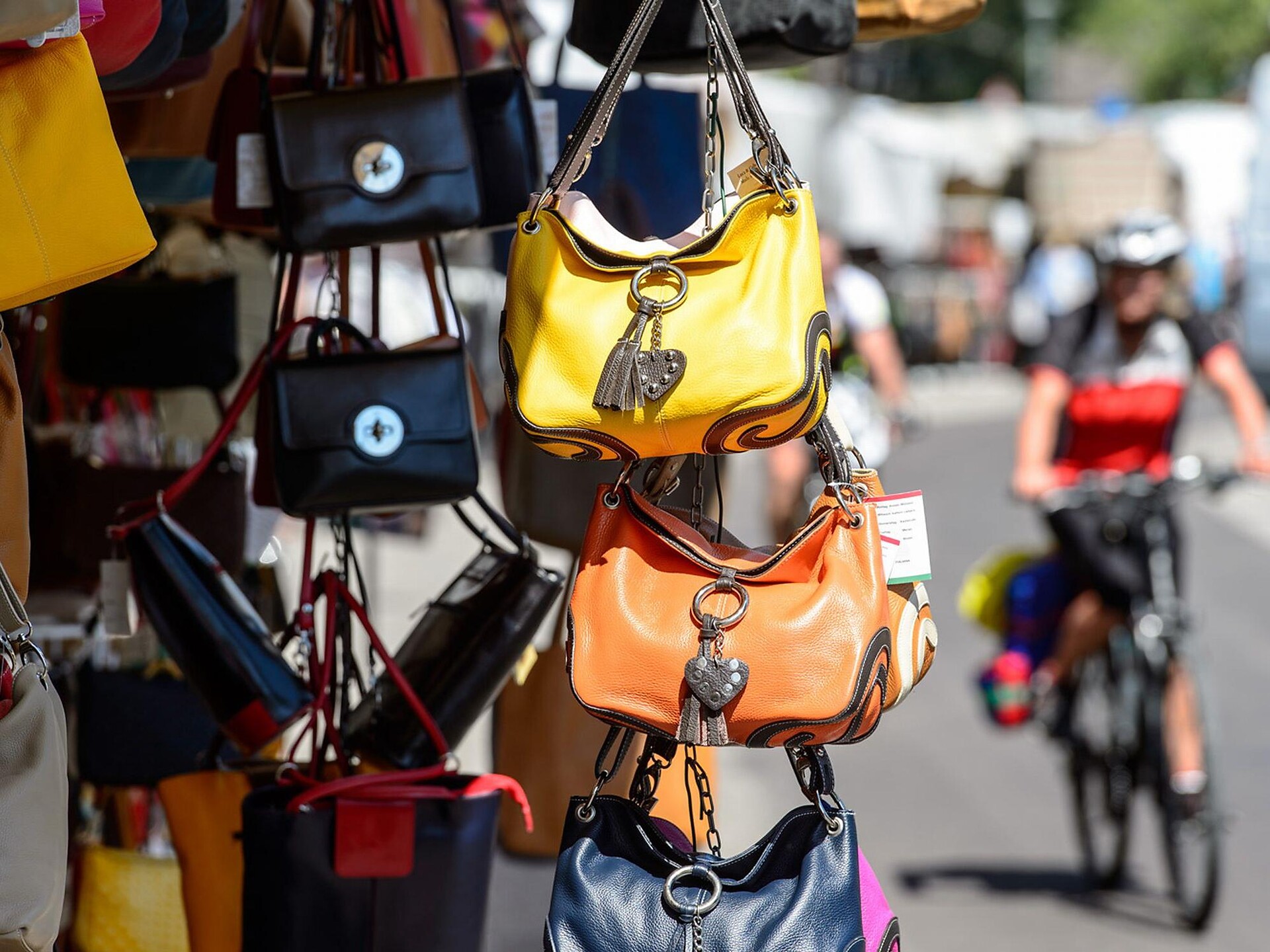 Weekly Market (clothing) Kaltern an der Weinstraße/Caldaro sulla Strada del Vino 3 suedtirol.info
