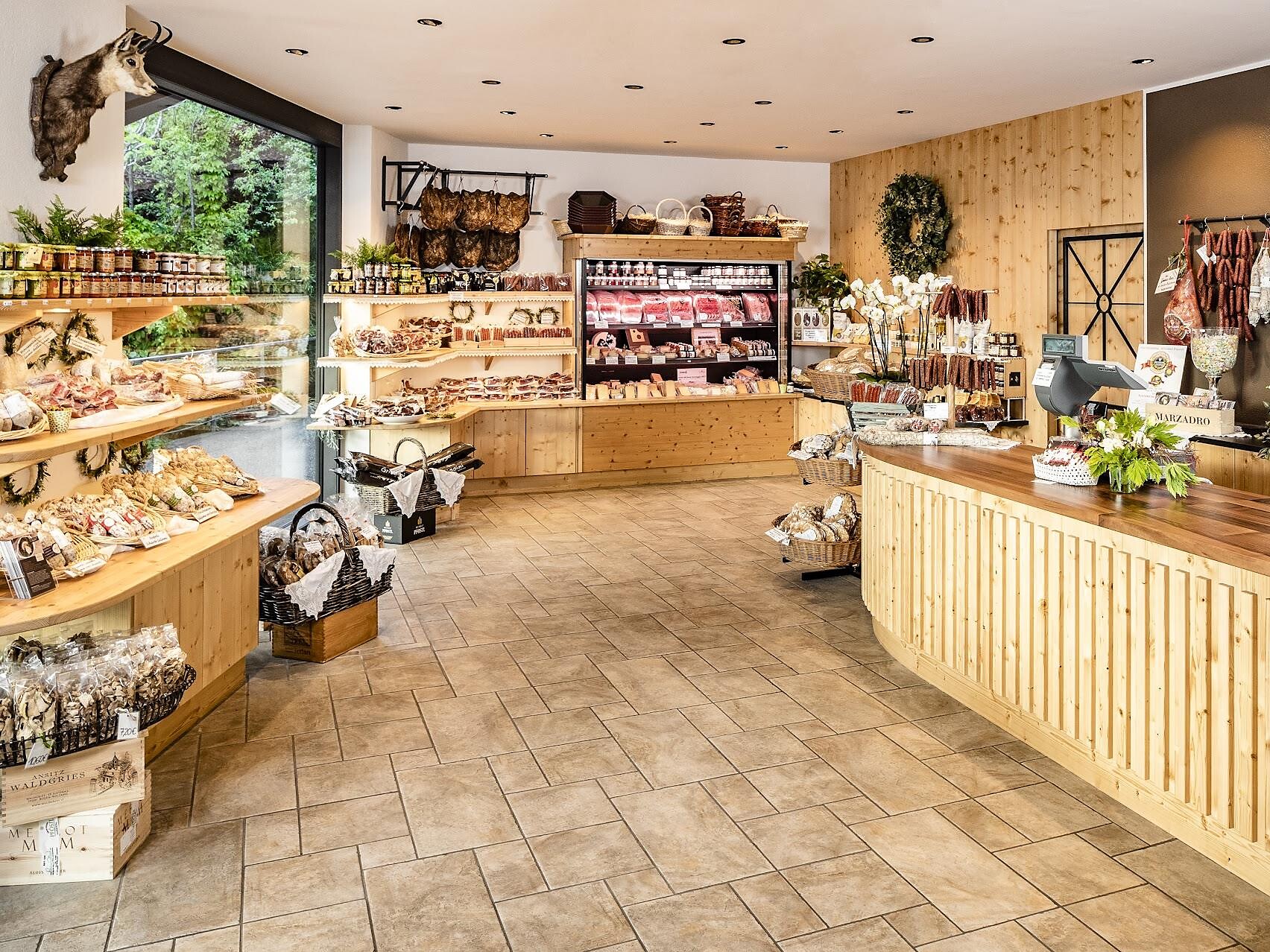 Wine & distillate degustation at "Delikatessen Pföstl" - Meran/Merano and environs - #2 - suedtirol.info